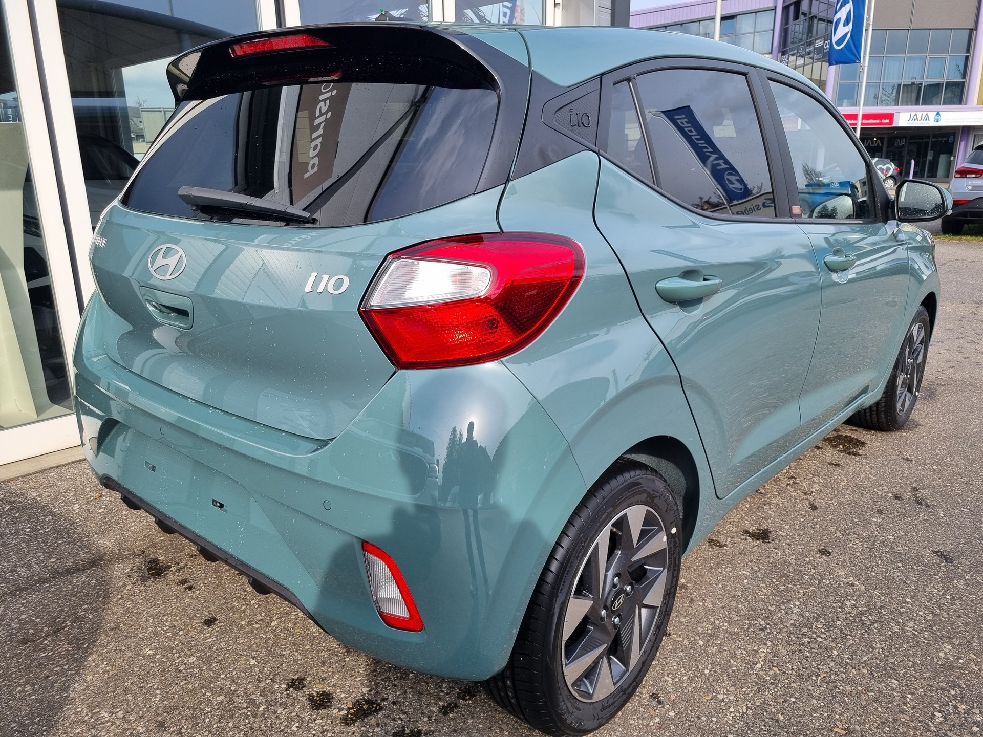 HYUNDAI i10 1.2 Amplia Aut.-image-4