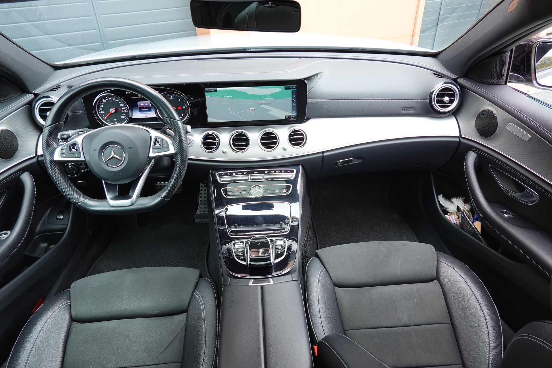 MERCEDES-BENZ E 220 d Swiss Star AMG Line 4Matic 9G-Tronic - "Véhicule CH * Toit Ouvrant * Sièges Chauffants * Caméra 360' "-image-9