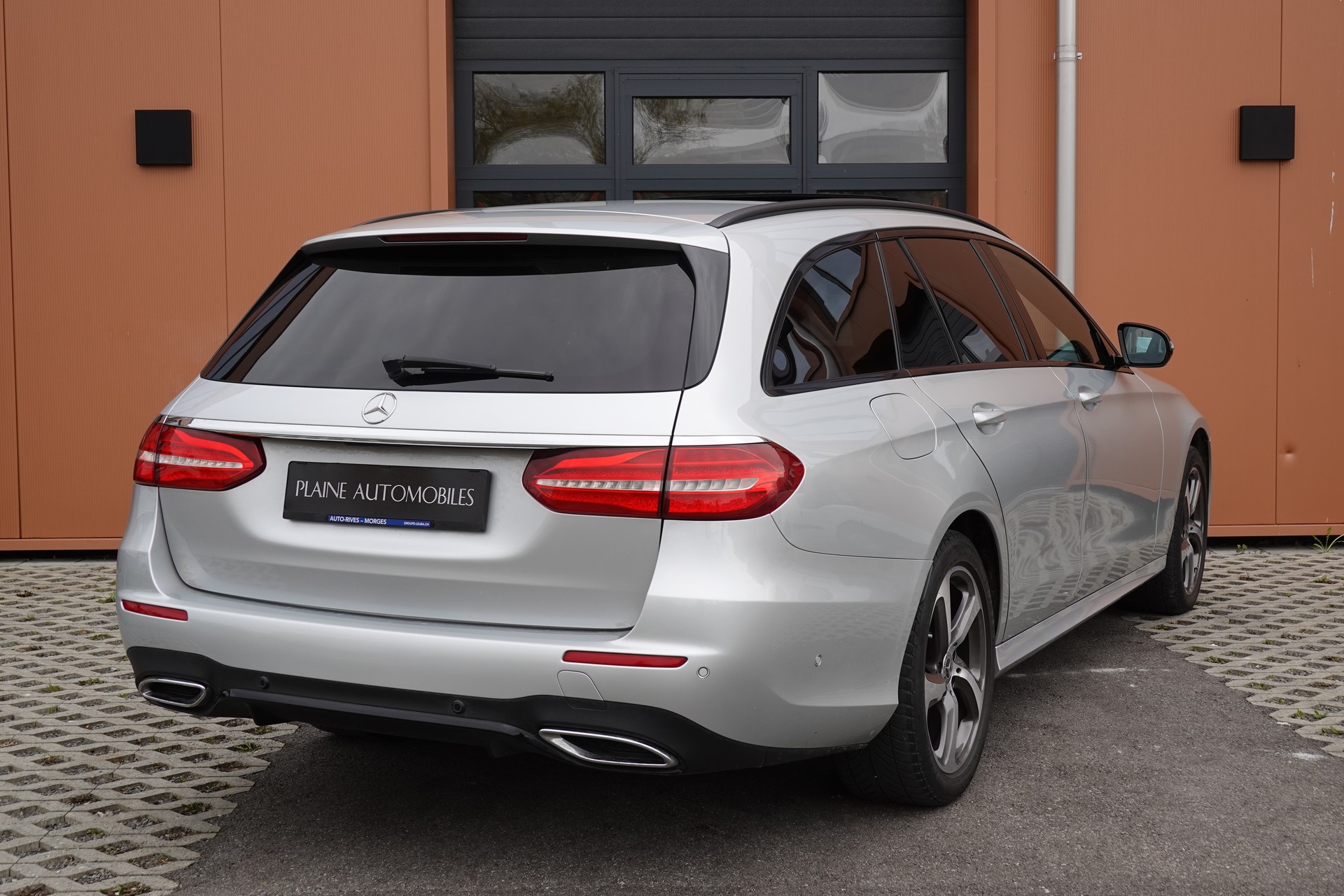 MERCEDES-BENZ E 220 d Swiss Star AMG Line 4Matic 9G-Tronic - "Véhicule CH * Toit Ouvrant * Sièges Chauffants * Caméra 360' "-image-5