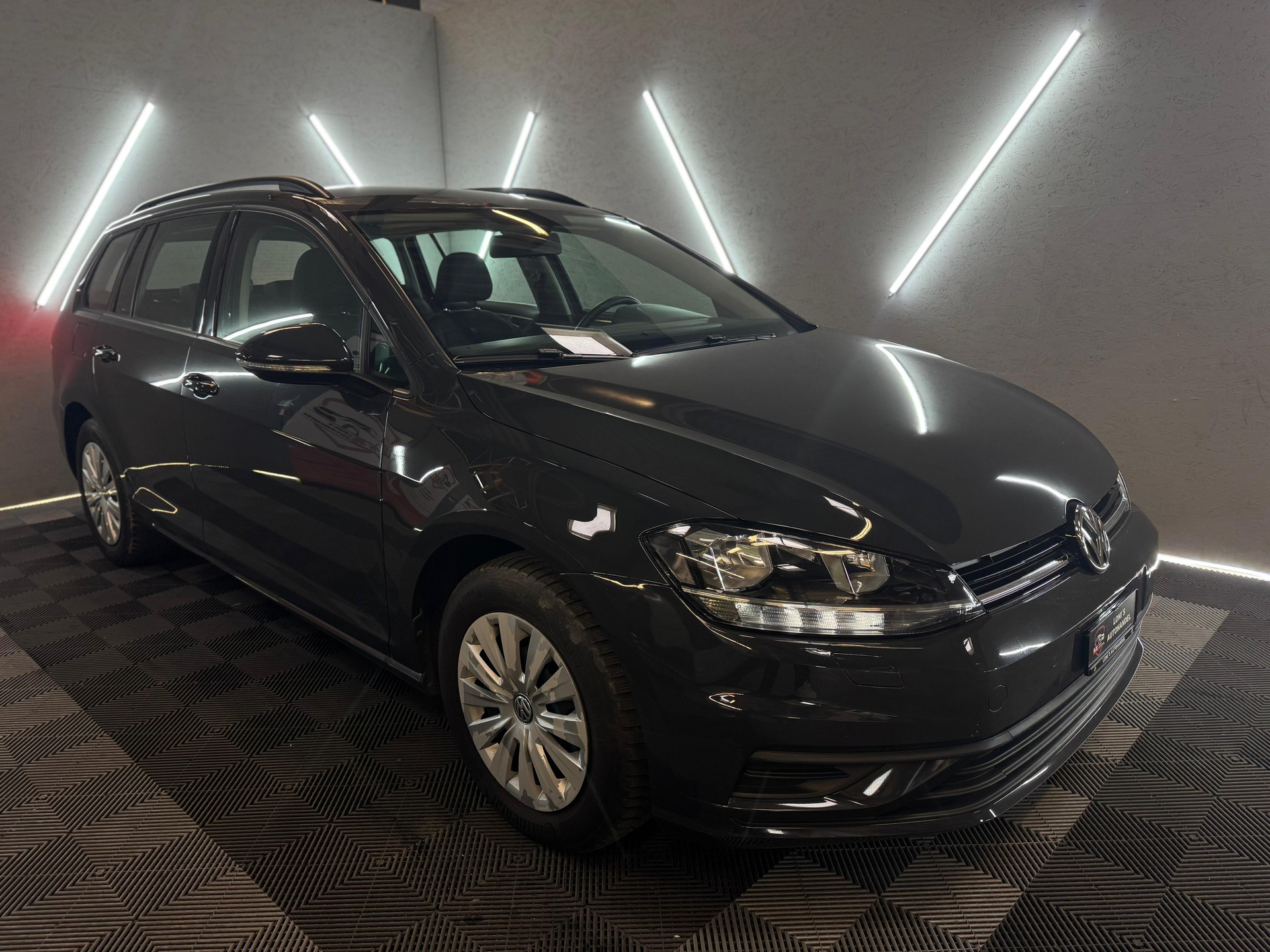 VW Golf Variant 1.6 TDI Trendline DSG-image-1