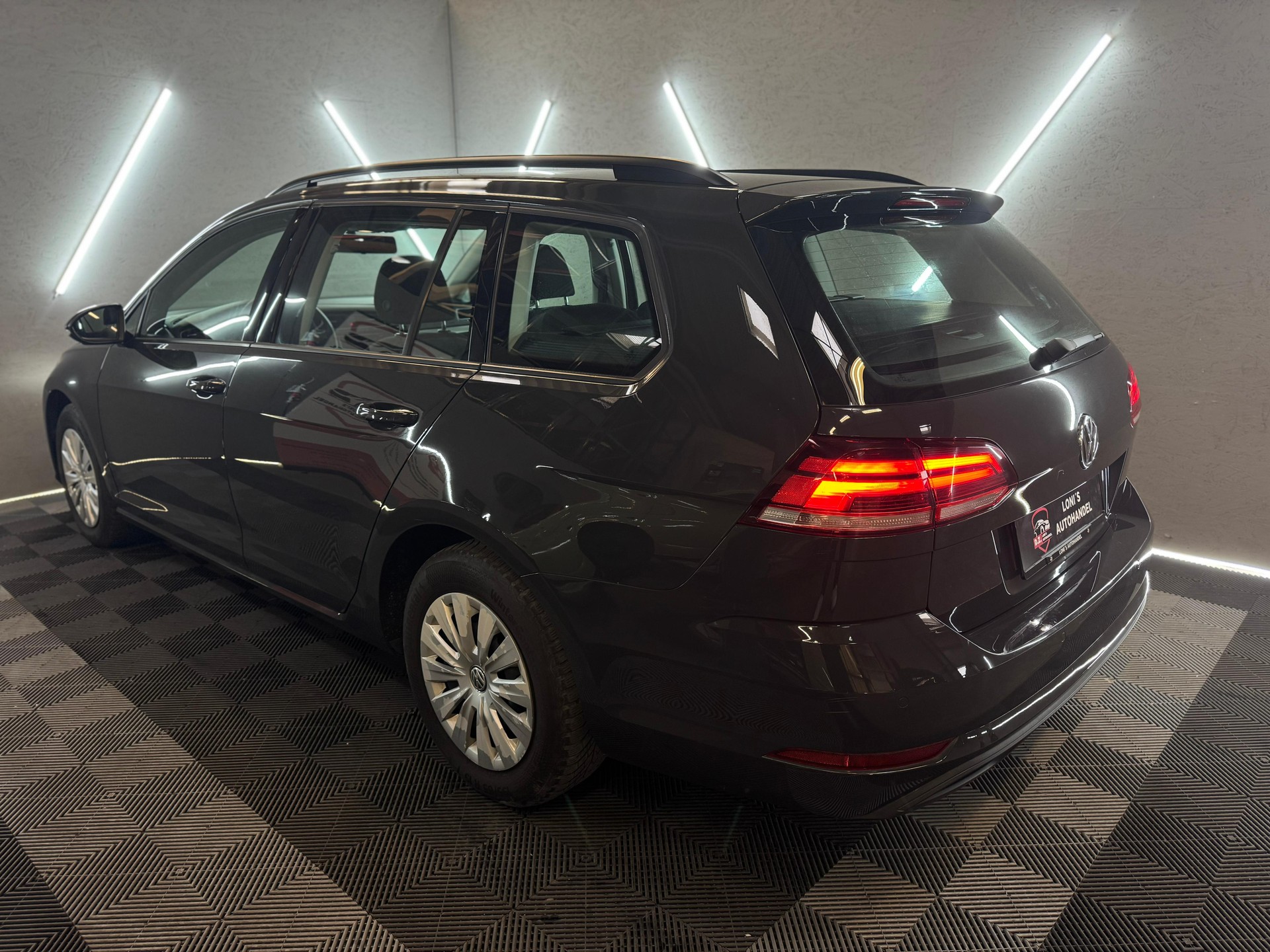 VW Golf Variant 1.6 TDI Trendline DSG-image-5