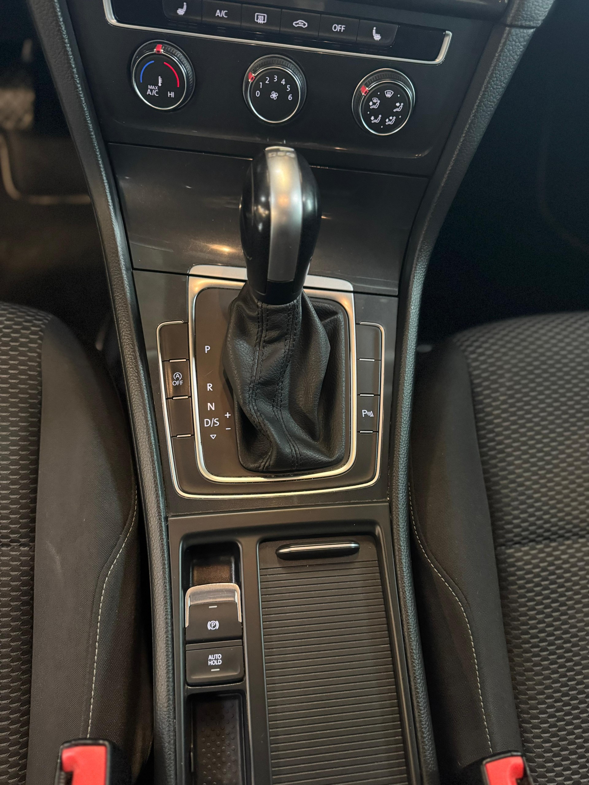 VW Golf Variant 1.6 TDI Trendline DSG-image-12