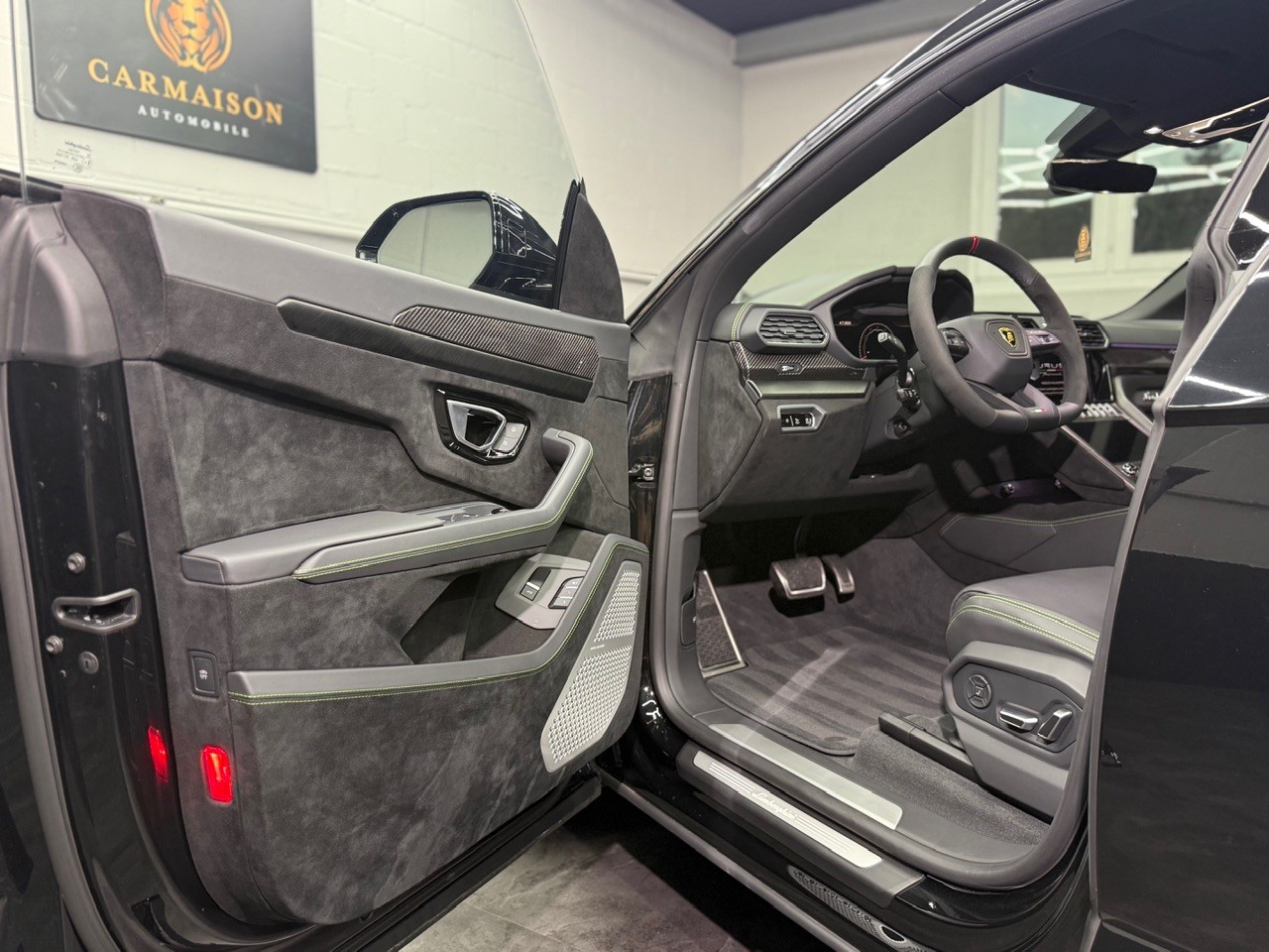 LAMBORGHINI Urus Performante | Carbon | Akrapovic | Alcantara-image-12