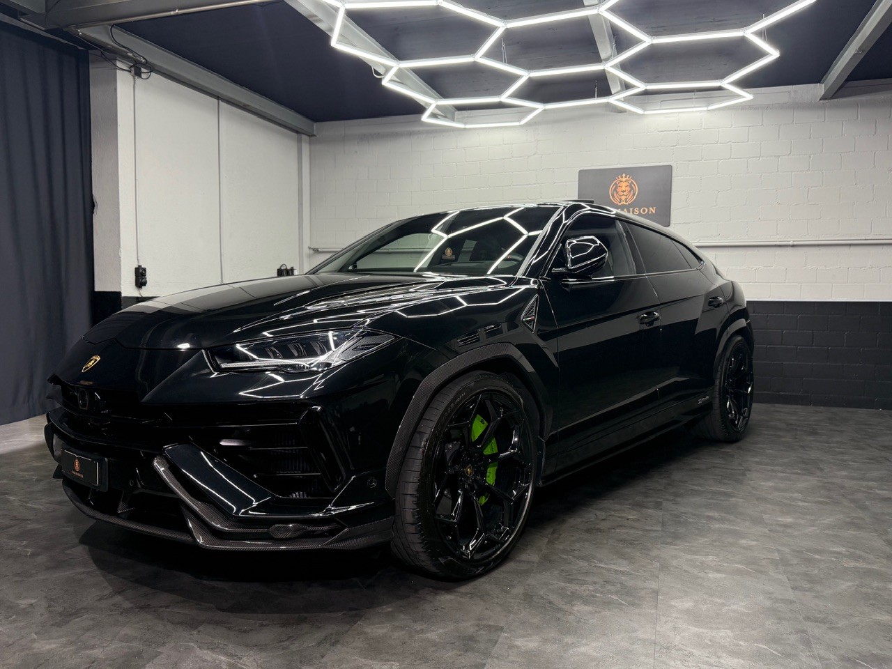 LAMBORGHINI Urus Performante | Carbon | Akrapovic | Alcantara-image-2
