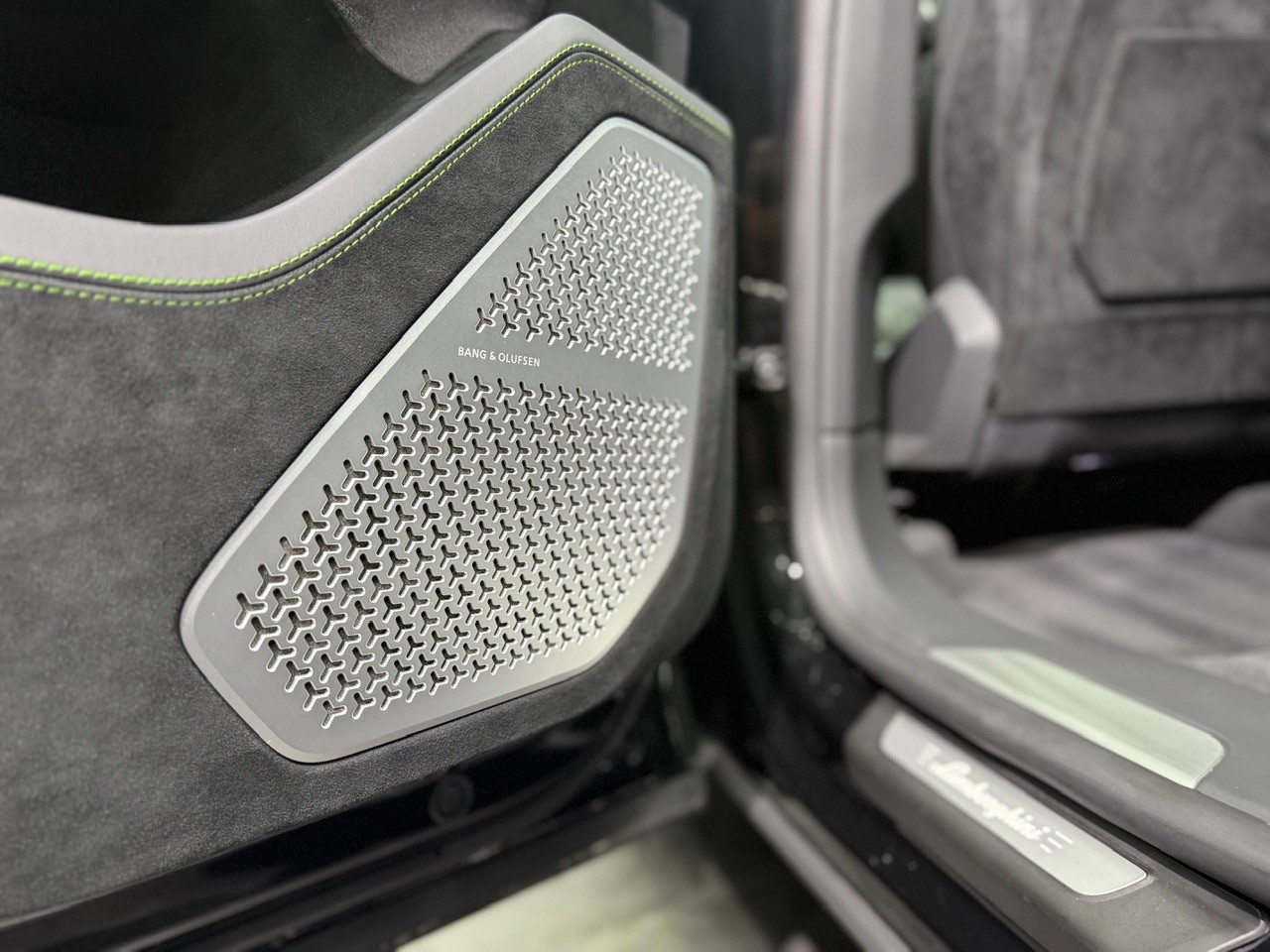LAMBORGHINI Urus Performante | Carbon | Akrapovic | Alcantara-image-20