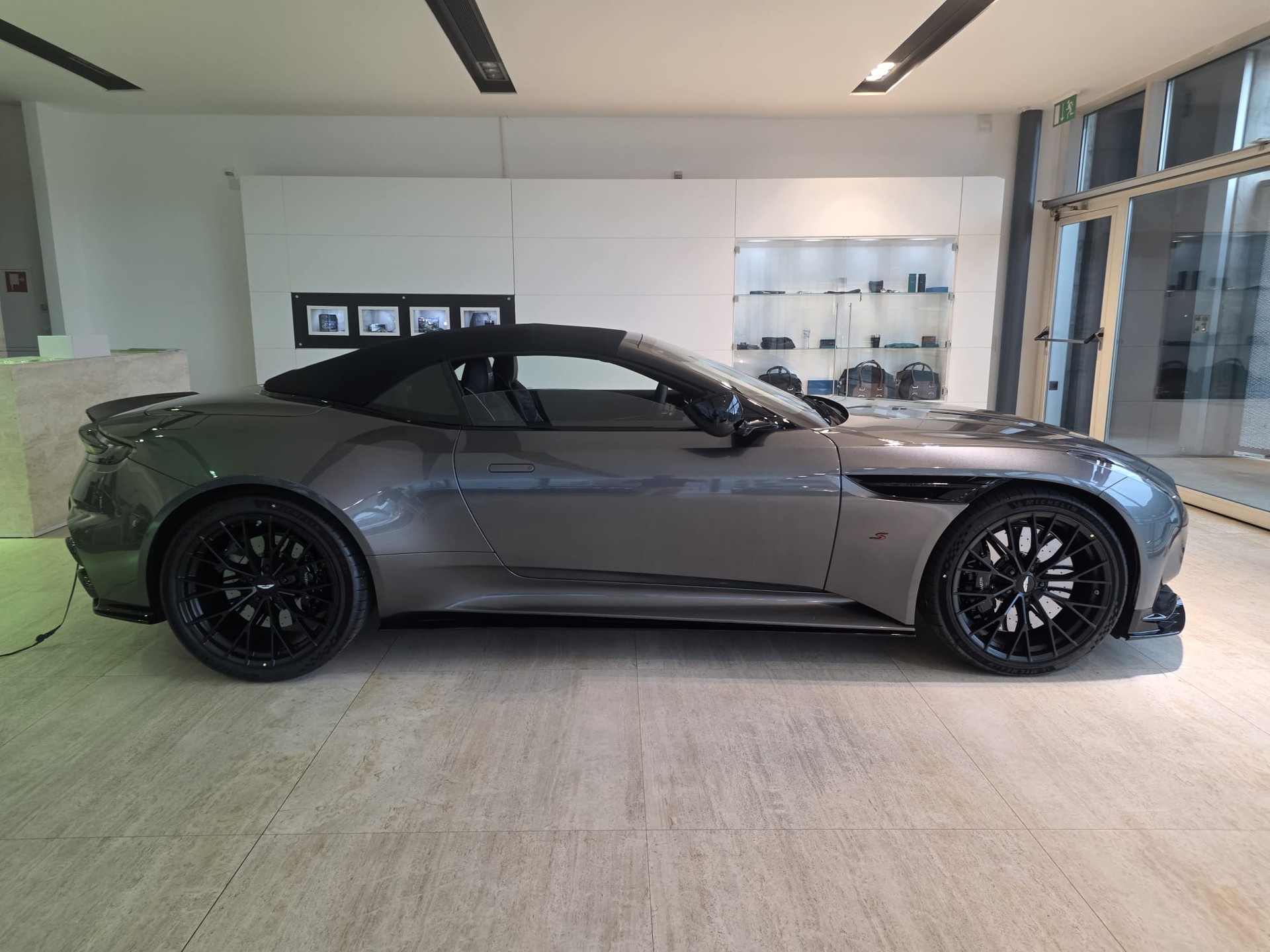 ASTON MARTIN NEW DB12 S Volante with 700cv-image-6