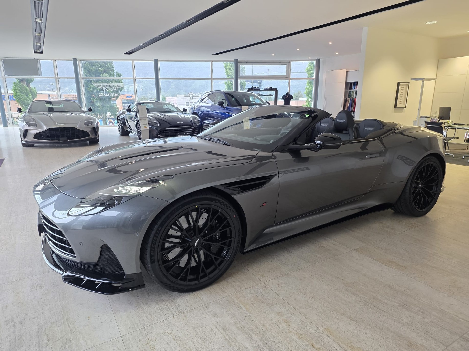 ASTON MARTIN NEW DB12 S Volante with 700cv-image-3