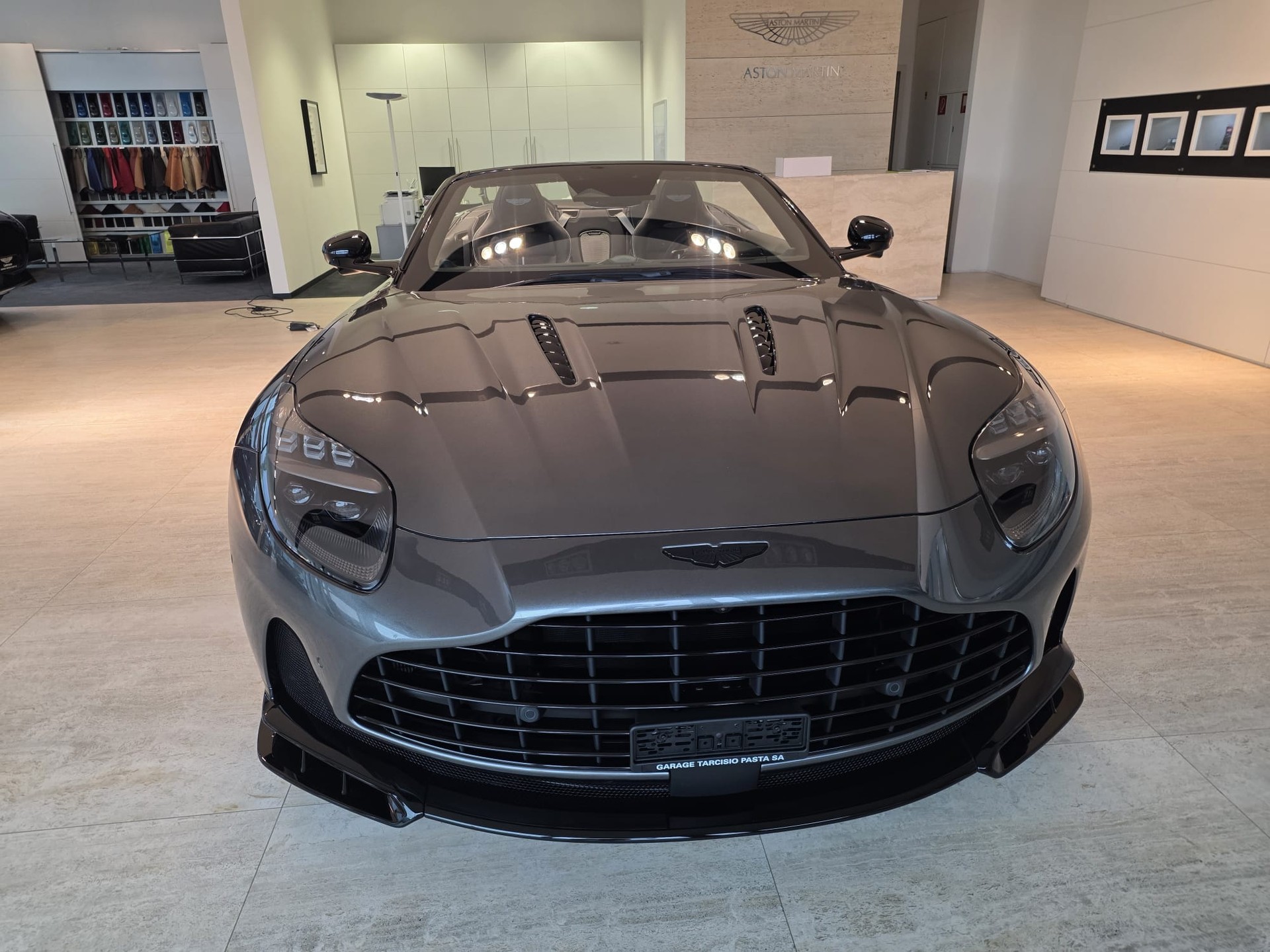 ASTON MARTIN NEW DB12 S Volante with 700cv-image-4