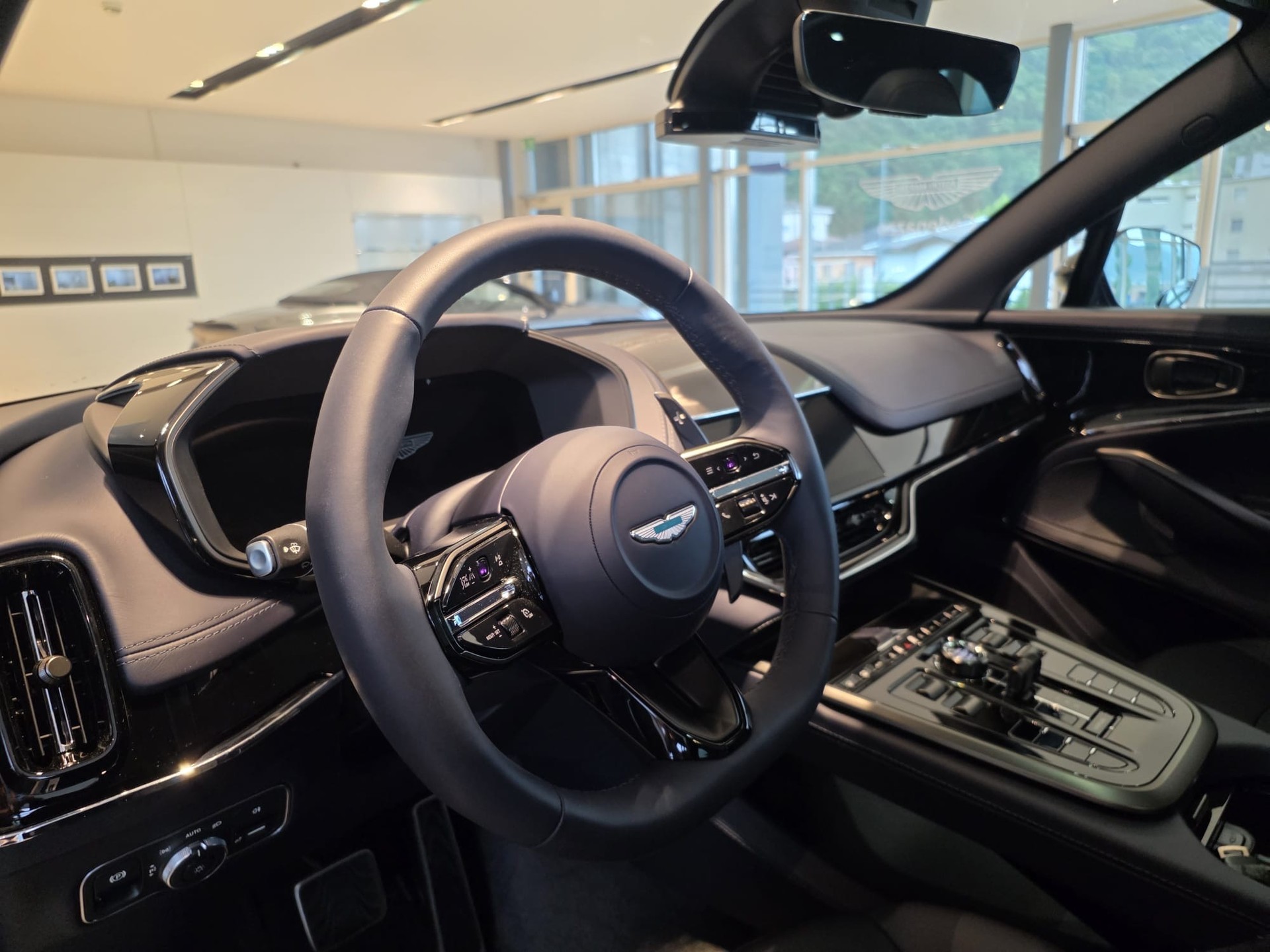 ASTON MARTIN NEW DB12 S Volante with 700cv-image-10
