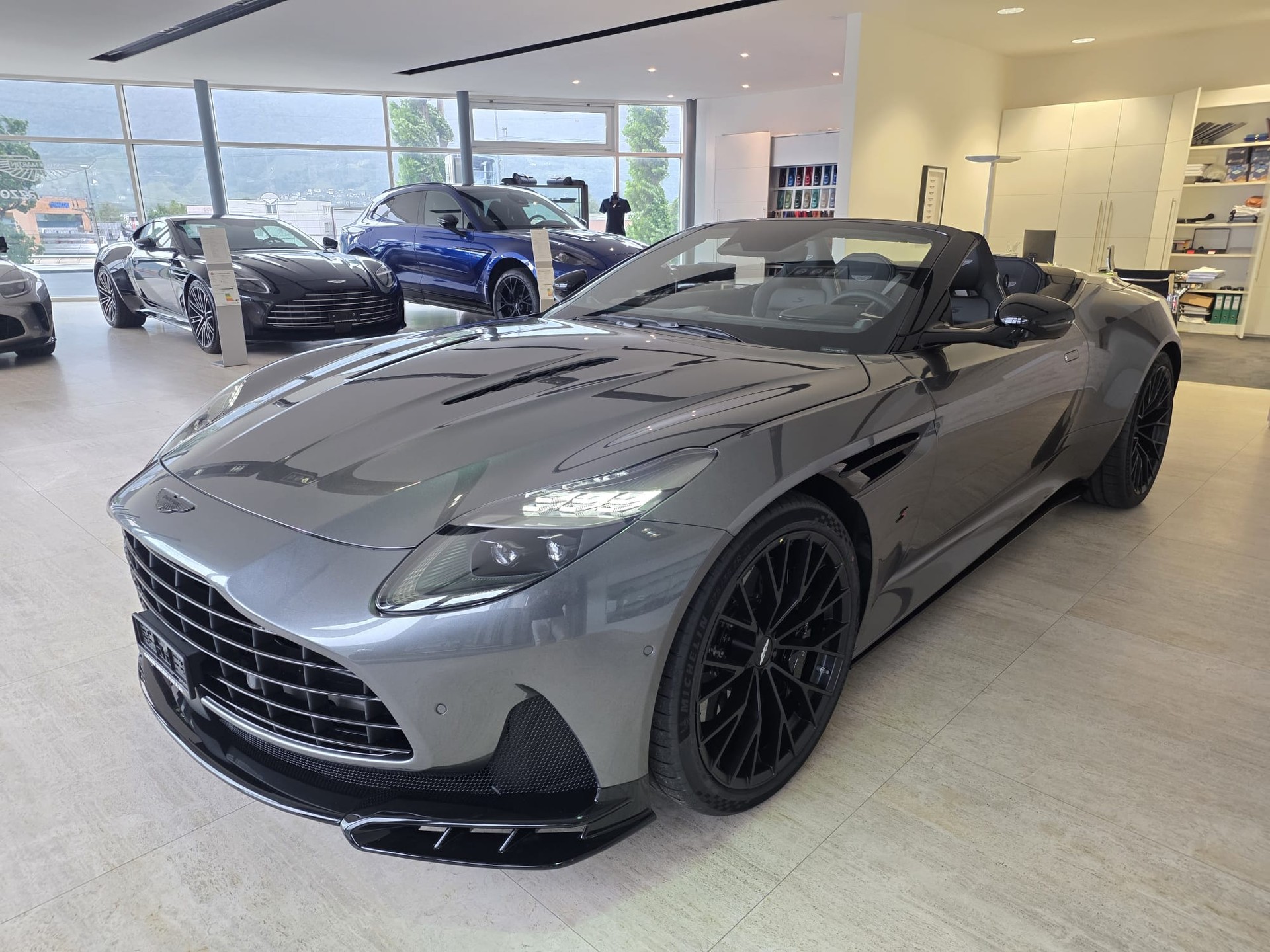 ASTON MARTIN NEW DB12 S Volante with 700cv