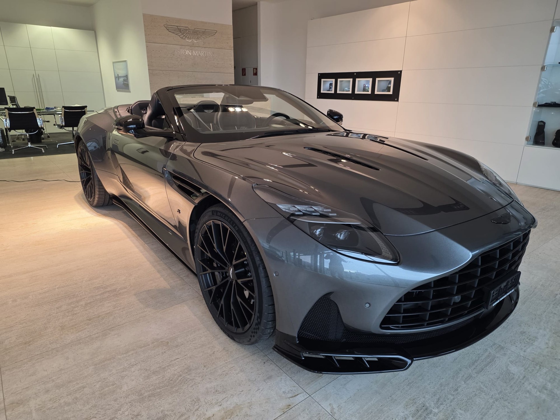 ASTON MARTIN NEW DB12 S Volante with 700cv-image-5
