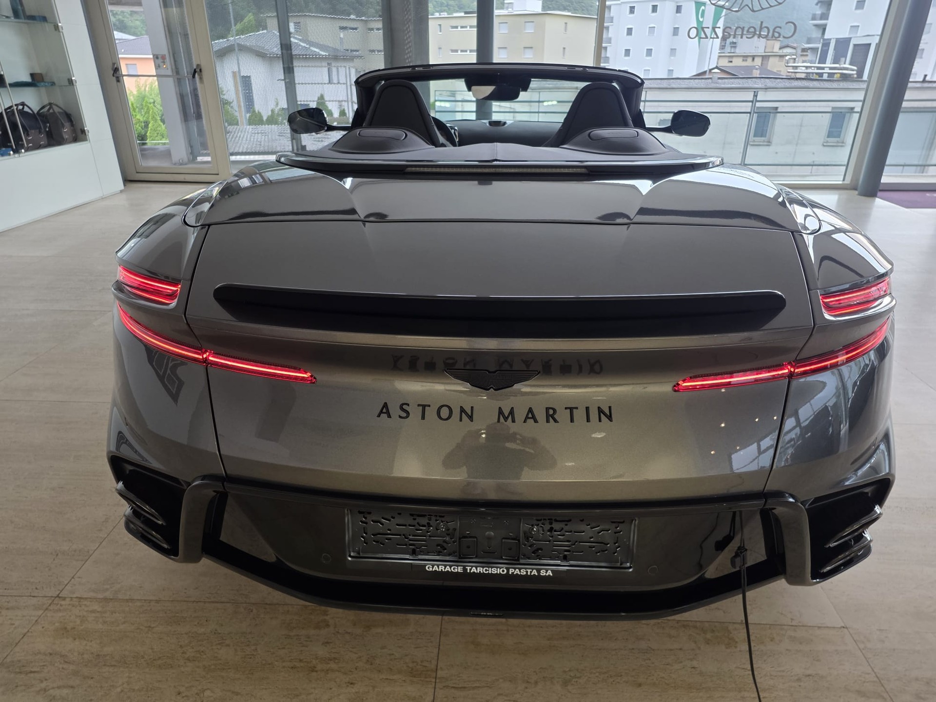 ASTON MARTIN NEW DB12 S Volante with 700cv-image-9