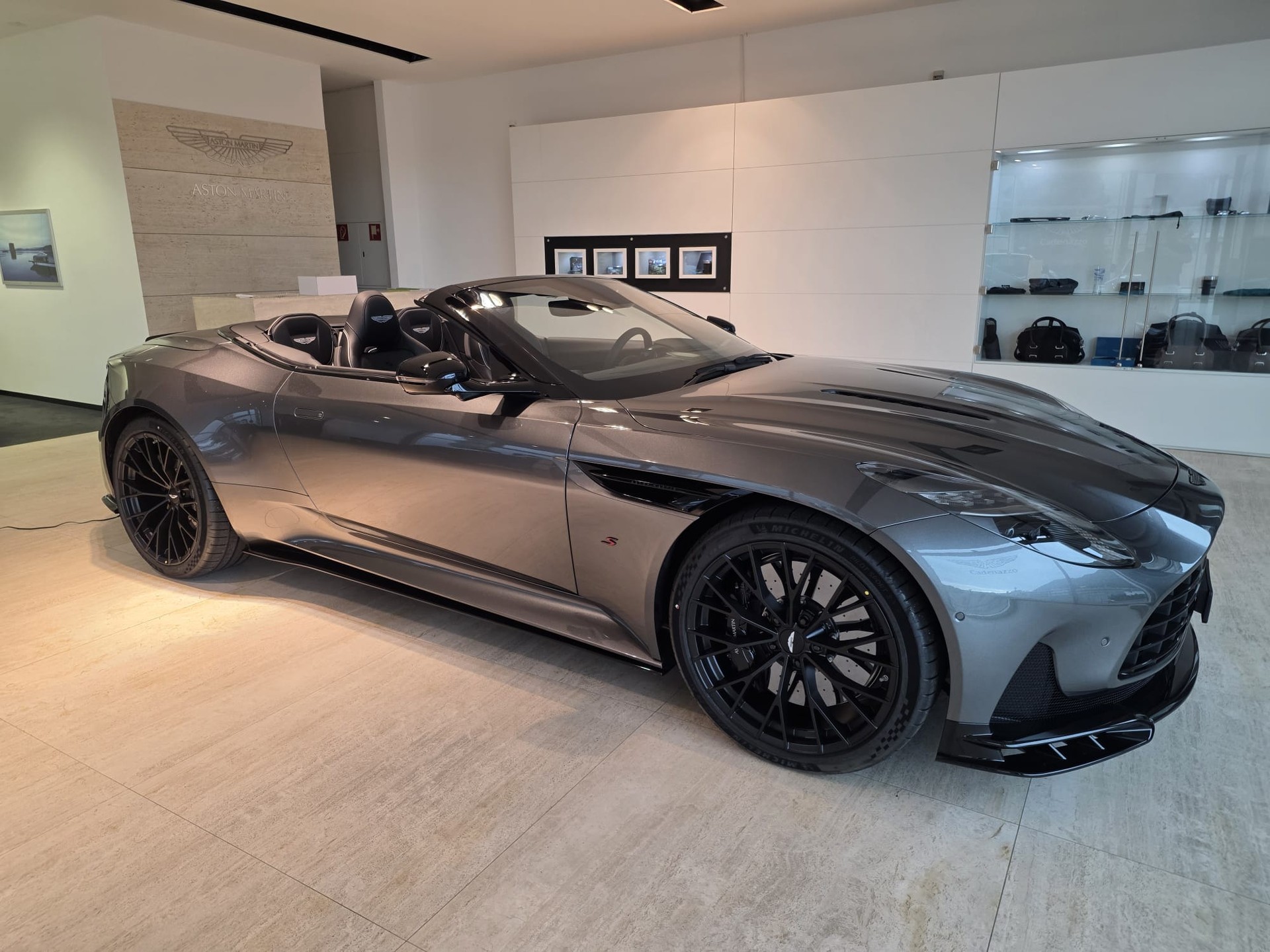 ASTON MARTIN NEW DB12 S Volante with 700cv-image-1