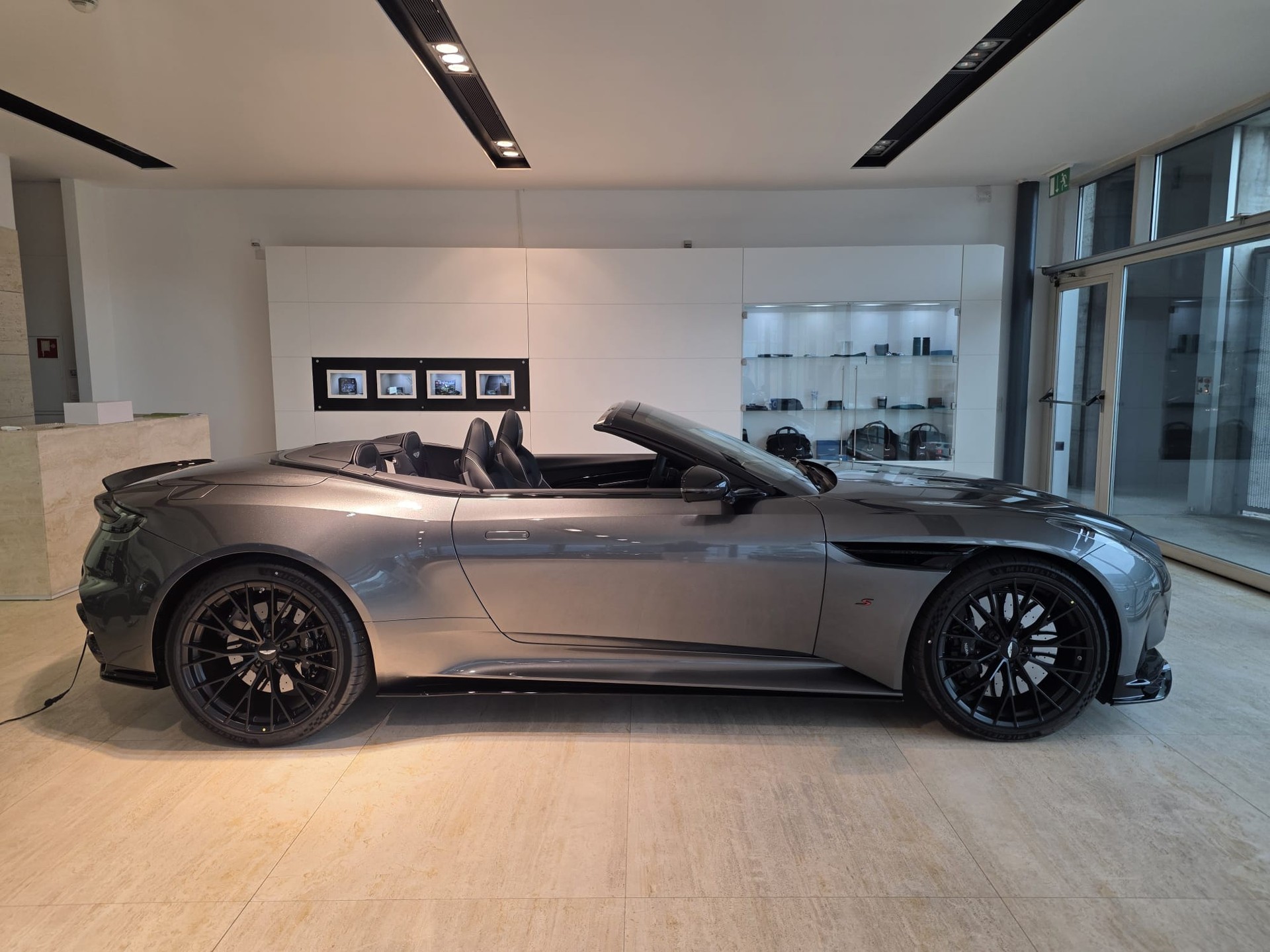 ASTON MARTIN NEW DB12 S Volante with 700cv-image-7