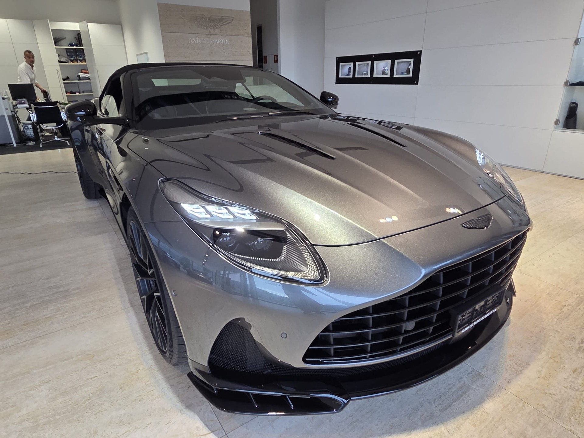 ASTON MARTIN NEW DB12 S Volante with 700cv-image-8