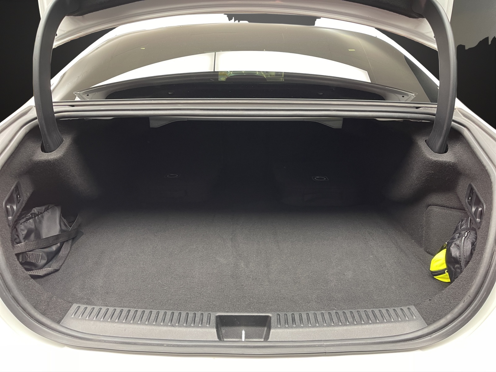 MERCEDES-BENZ E 300 e 9G-Tronic-image-11