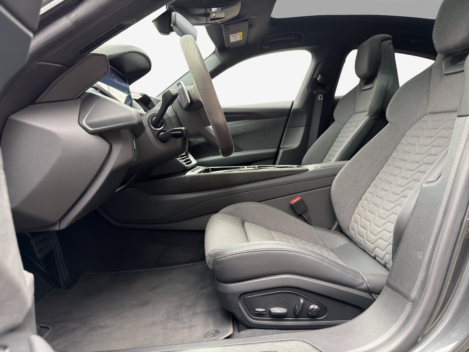 AUDI e-tron GT quattro-image-8