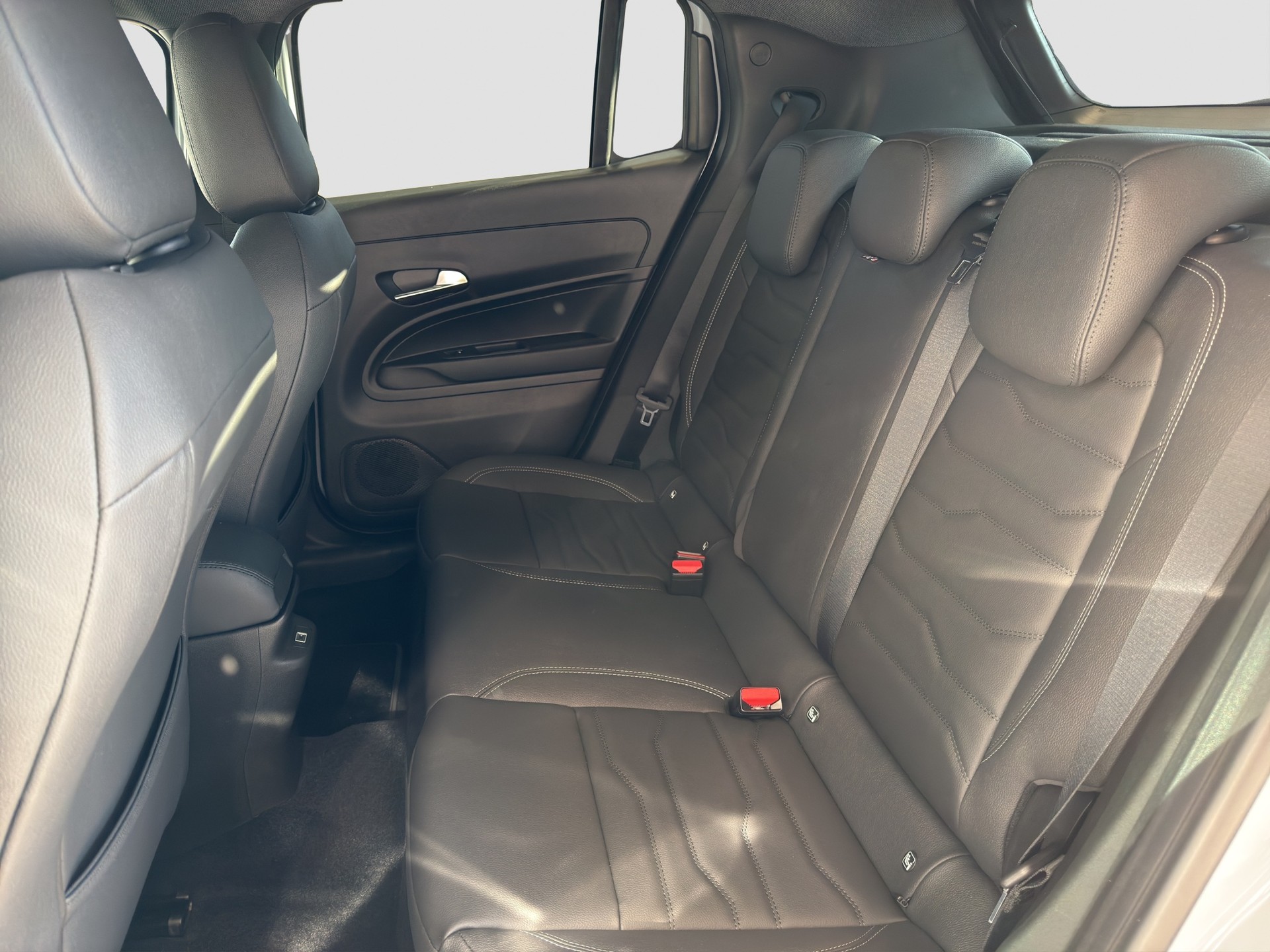 JEEP Avenger Summit-image-10
