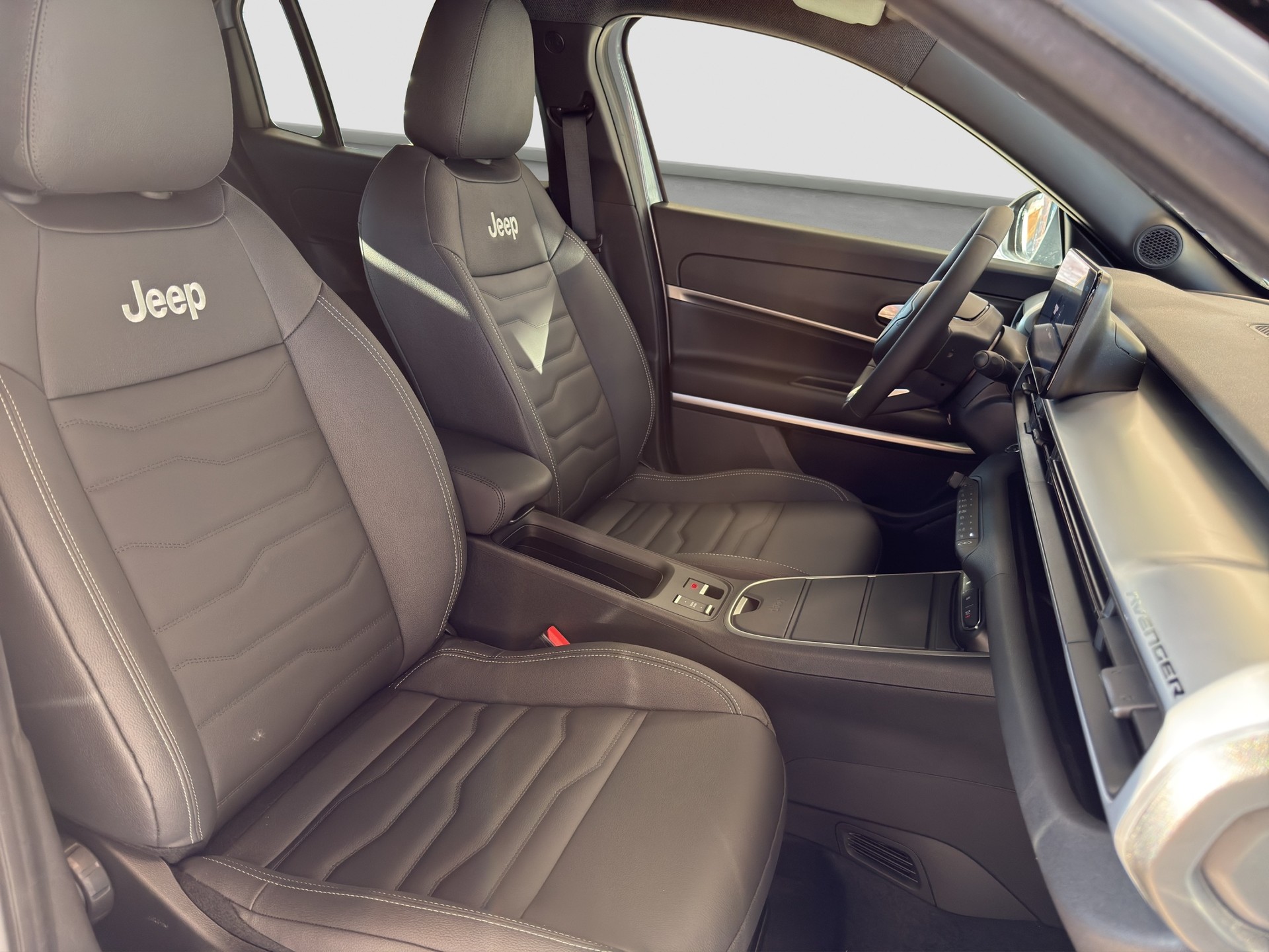 JEEP Avenger Summit-image-9