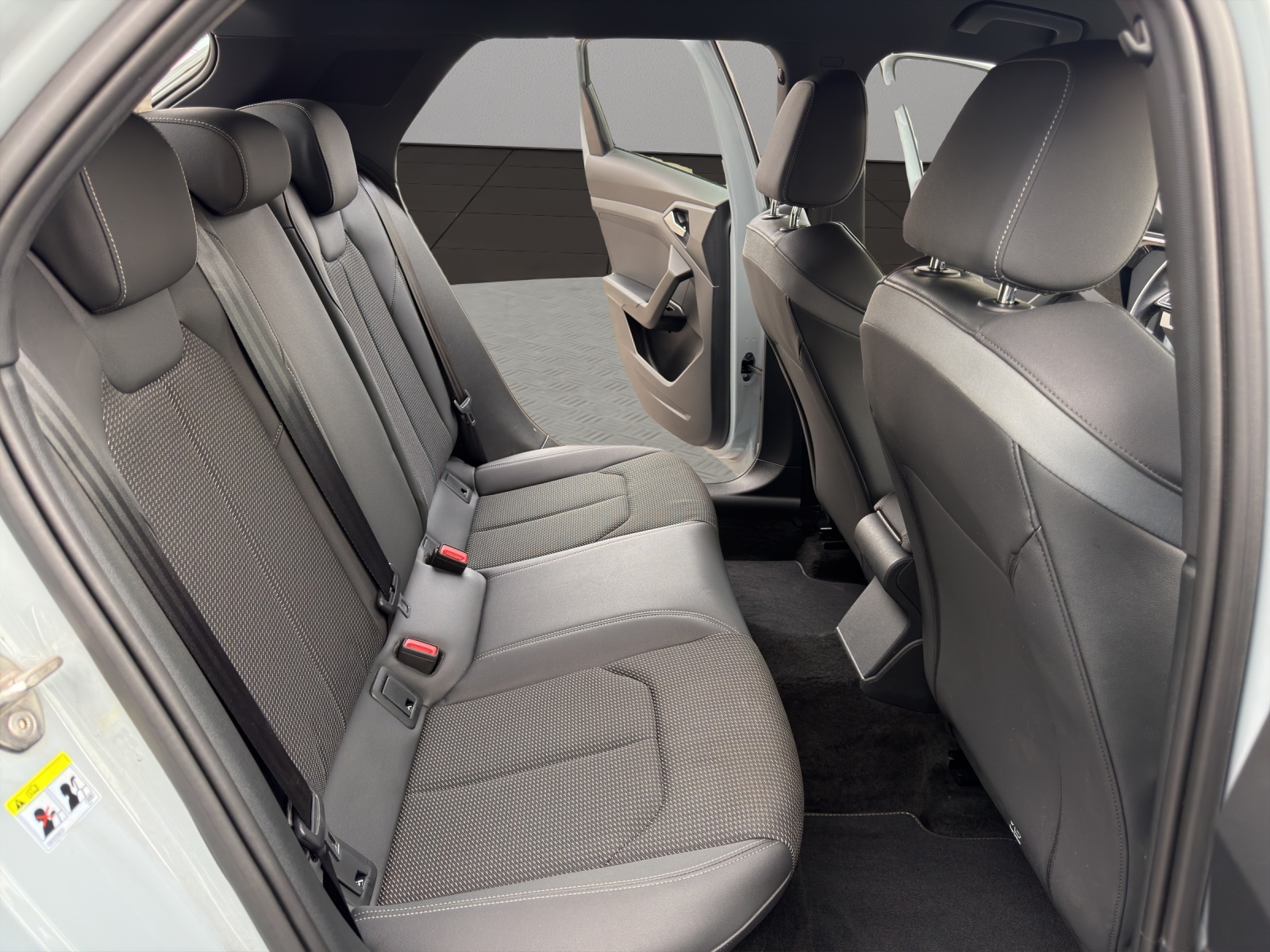 AUDI A1 Sportback 30 TFSI S Line S-tronic-image-17