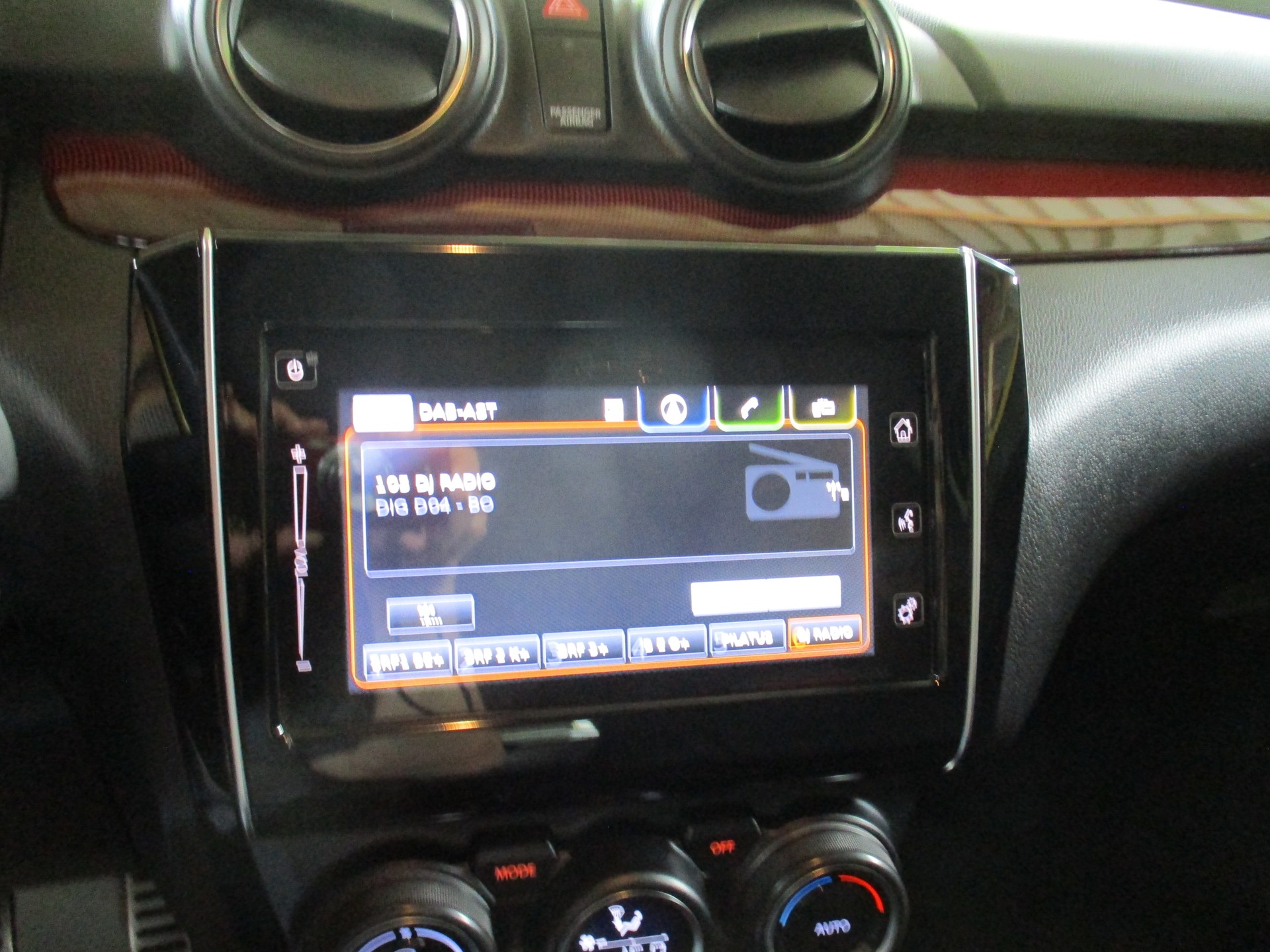 SUZUKI Swift Sport 1.4i 16V Compact Top Hybrid-image-10