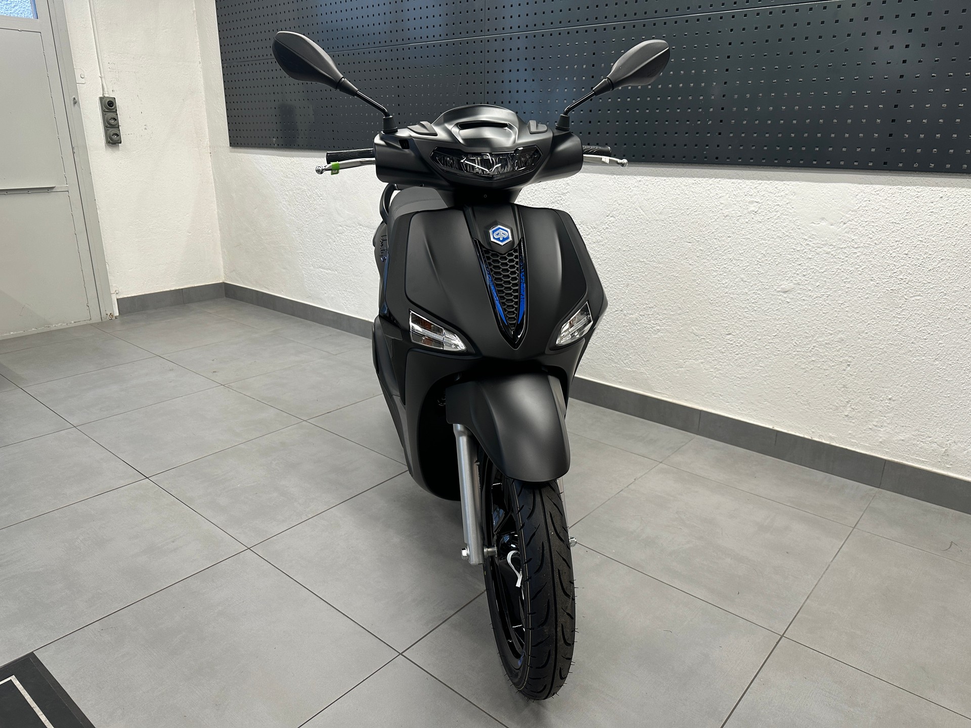 PIAGGIO Liberty 125 Sport | Neu | ABS | 125cc | Roller-showroom-element-1
