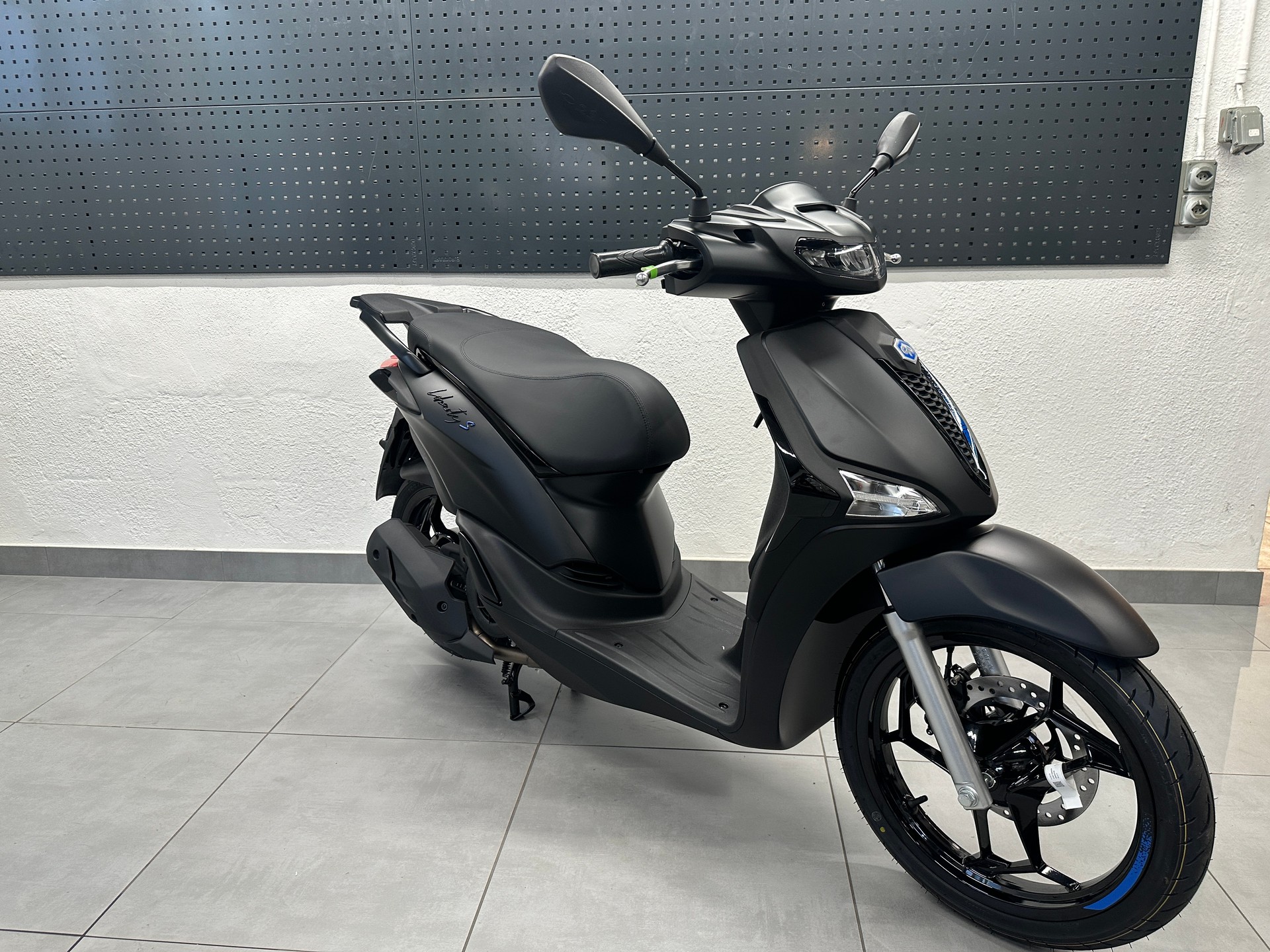 PIAGGIO Liberty 125 Sport | Neu | ABS | 125cc | Roller-showroom-element-2