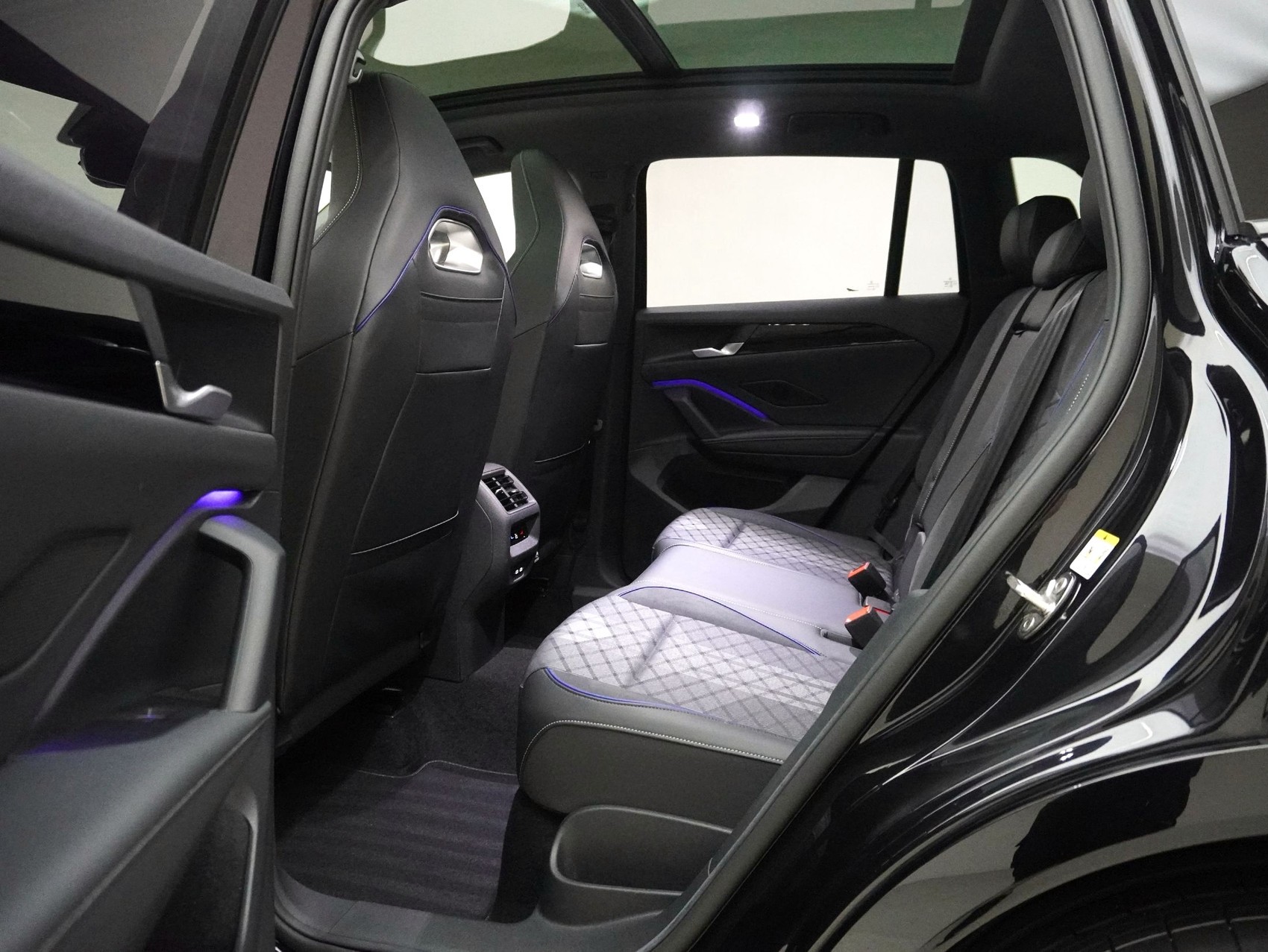 VW Tiguan 2.0 TSI DSG R-Line Black Style 4Motion (2025)-image-10