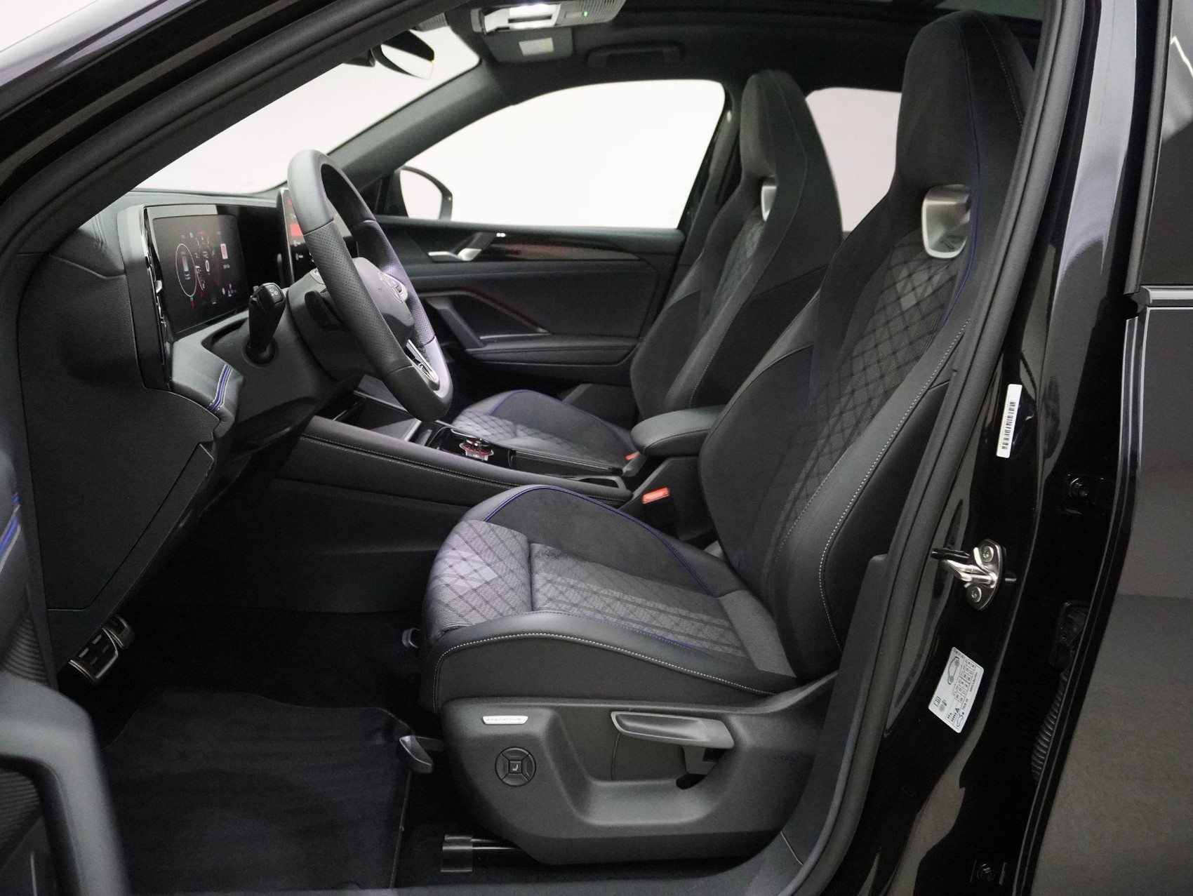 VW Tiguan 2.0 TSI DSG R-Line Black Style 4Motion (2025)-image-8