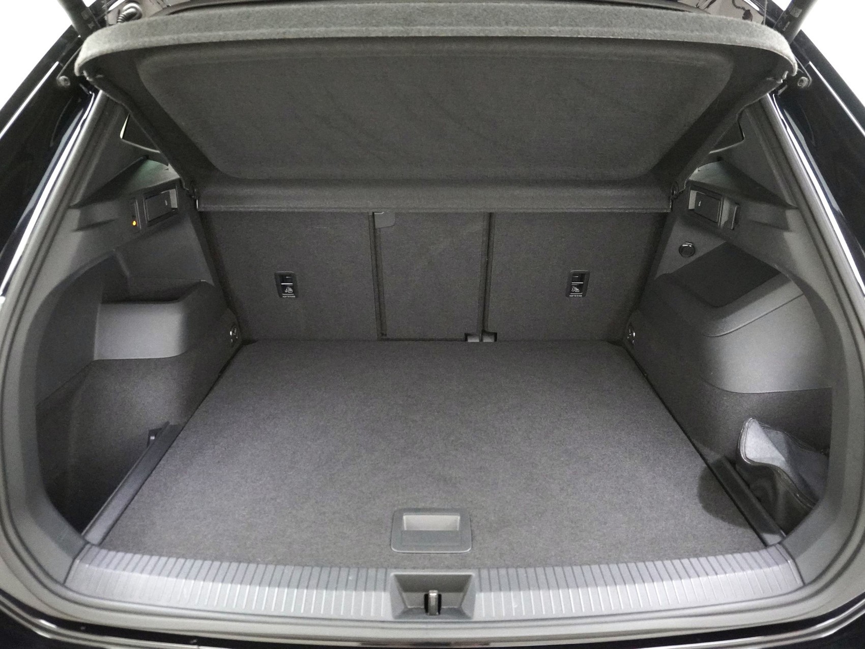 VW Tiguan 2.0 TSI DSG R-Line Black Style 4Motion (2025)-image-12