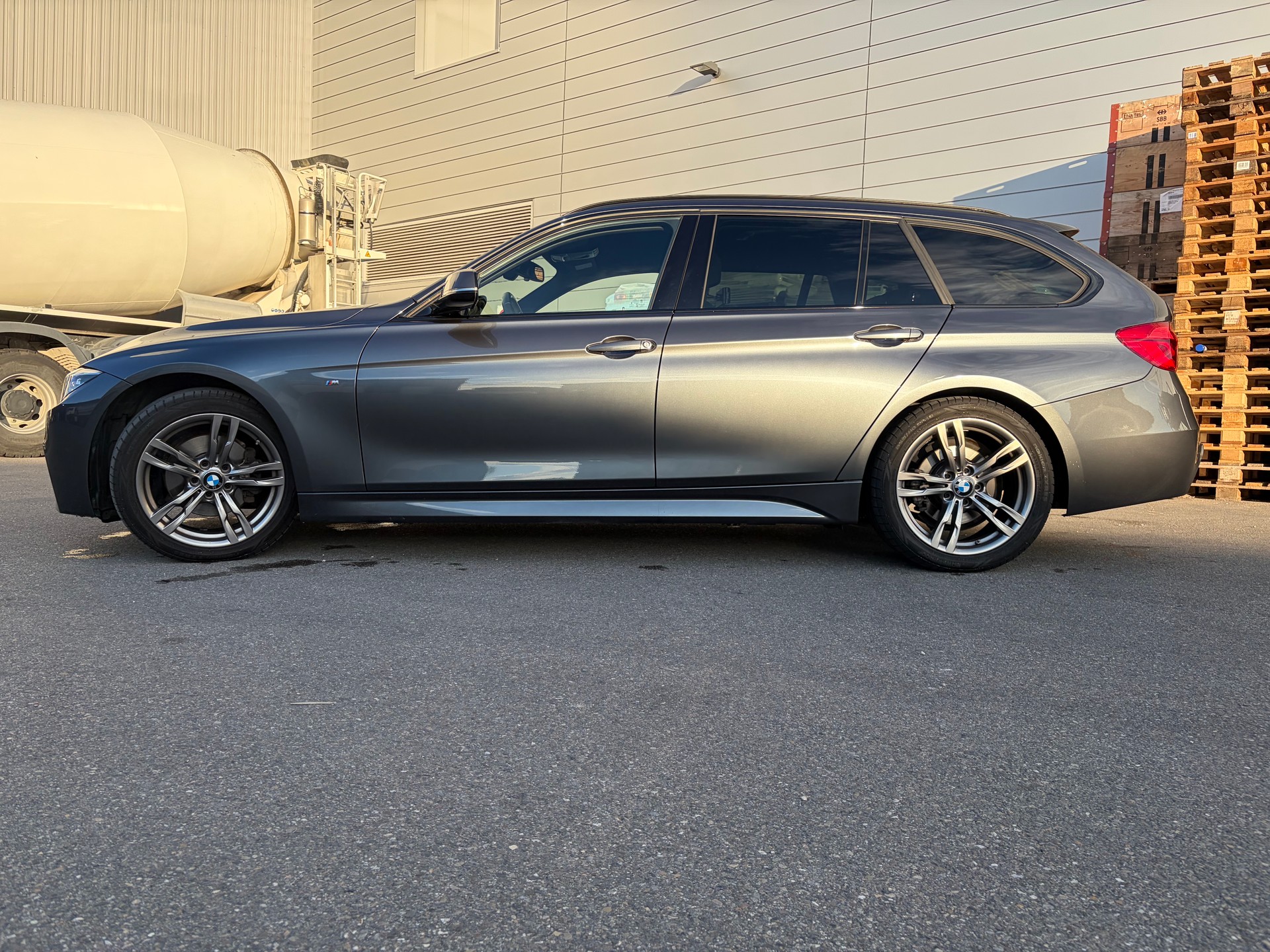 BMW 320d touring M sport LCI-image-2