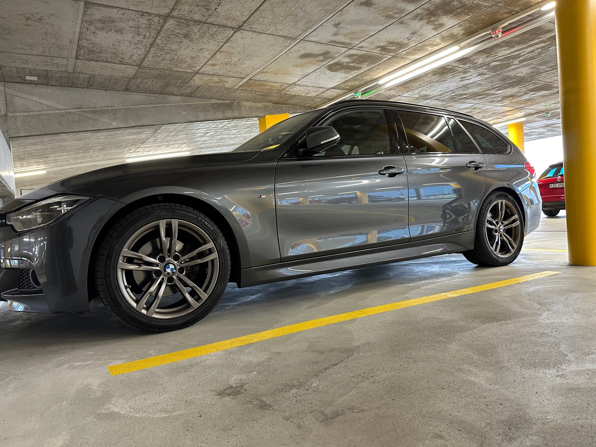 BMW 320d touring M sport LCI-image-16