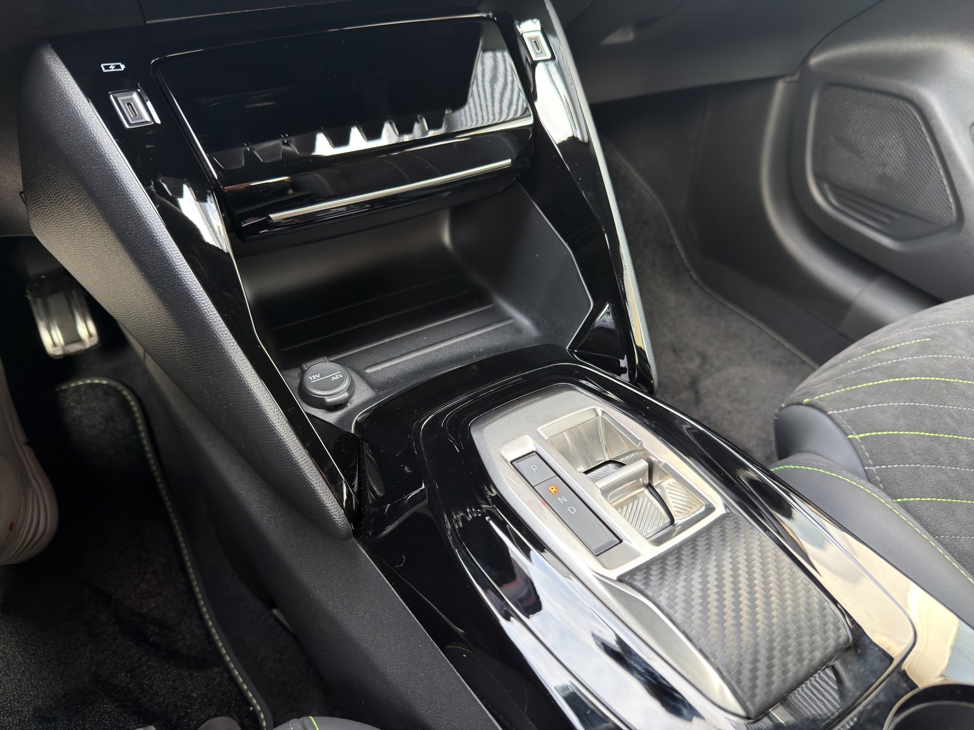 PEUGEOT 208 1.2 MHEV GT-image-10