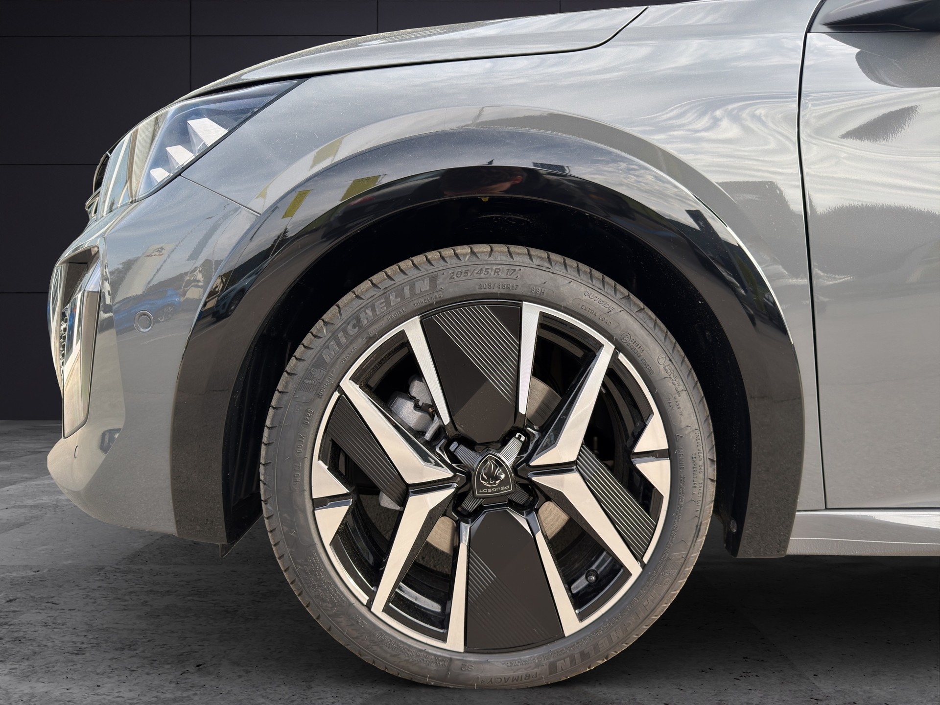 PEUGEOT 208 1.2 MHEV GT-image-4