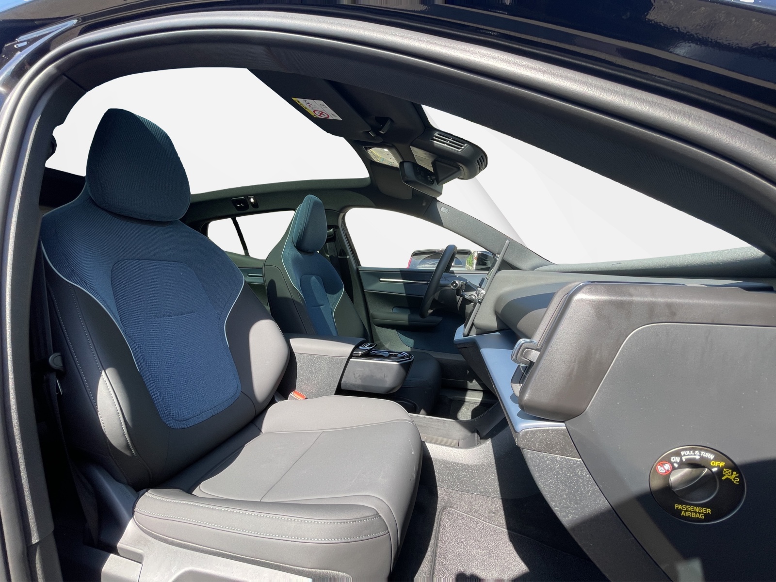 VOLVO EX 30 E60 Twin Ultra Performance AWD-image-16