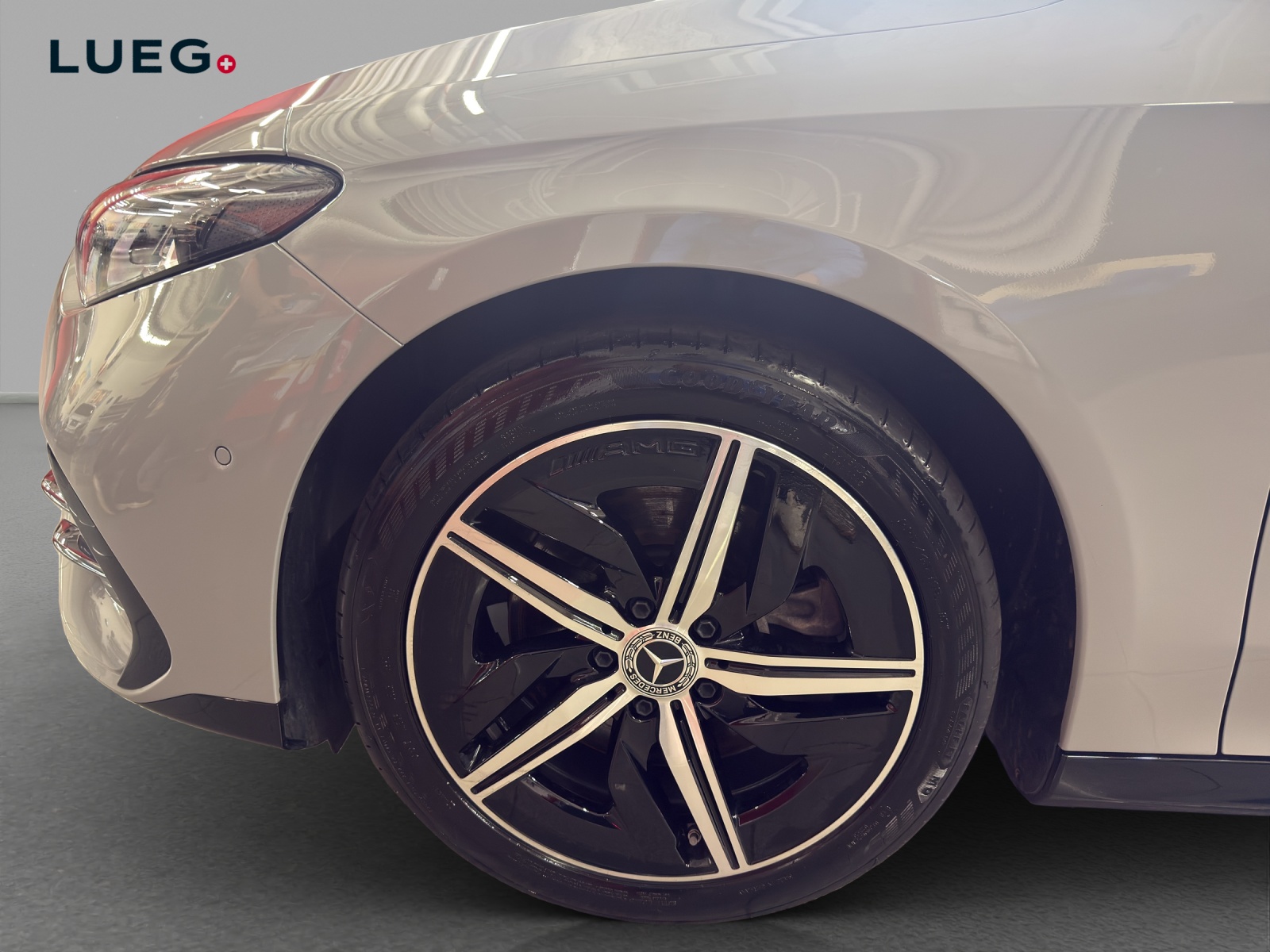 MERCEDES-BENZ CLA 250+ 85 kWh - EQ - AMG / DISTRONIC / Rückfahrkamera / Soundsystem-image-6