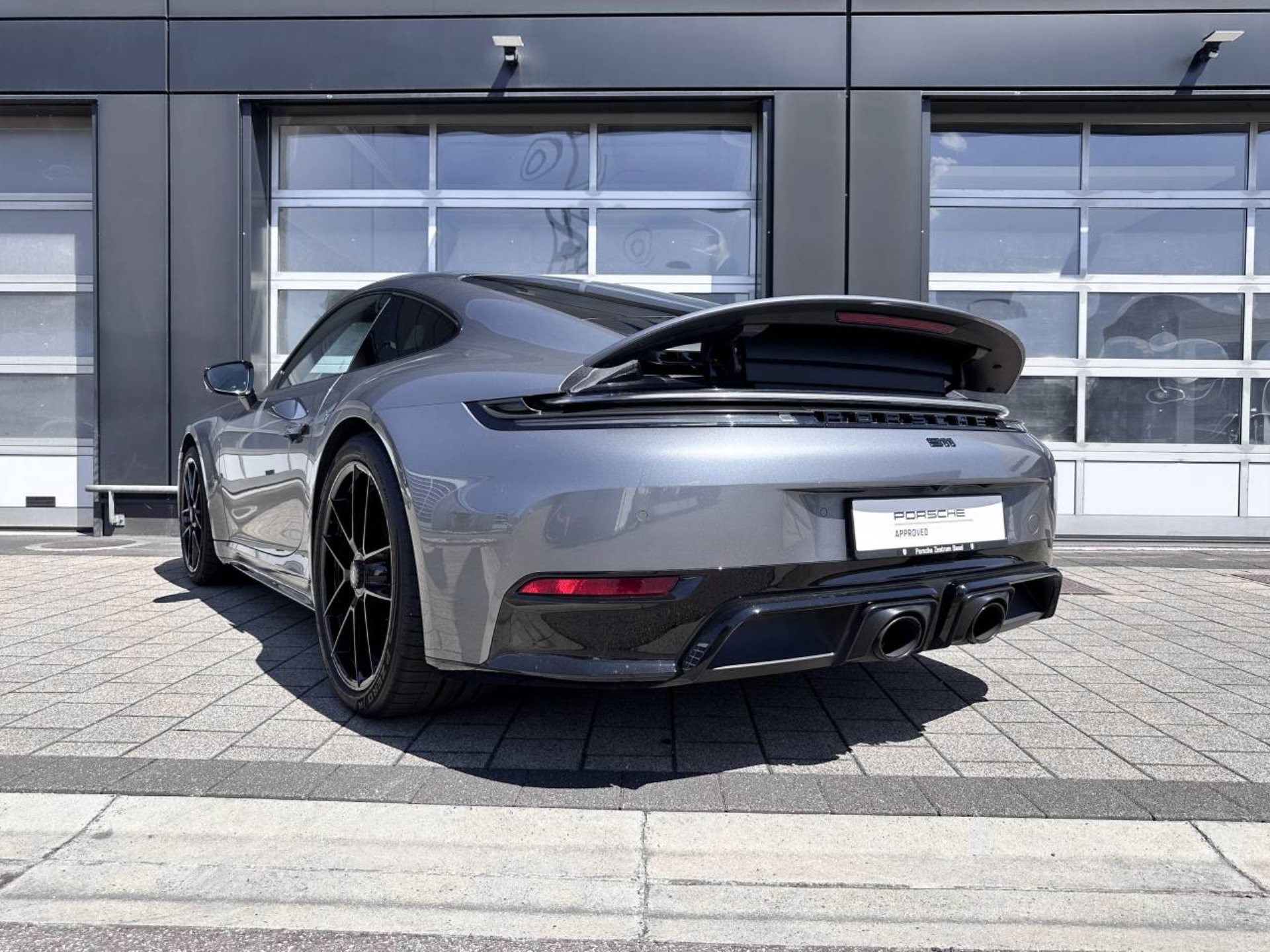 PORSCHE 911 Carrera 4 GTS-image-28