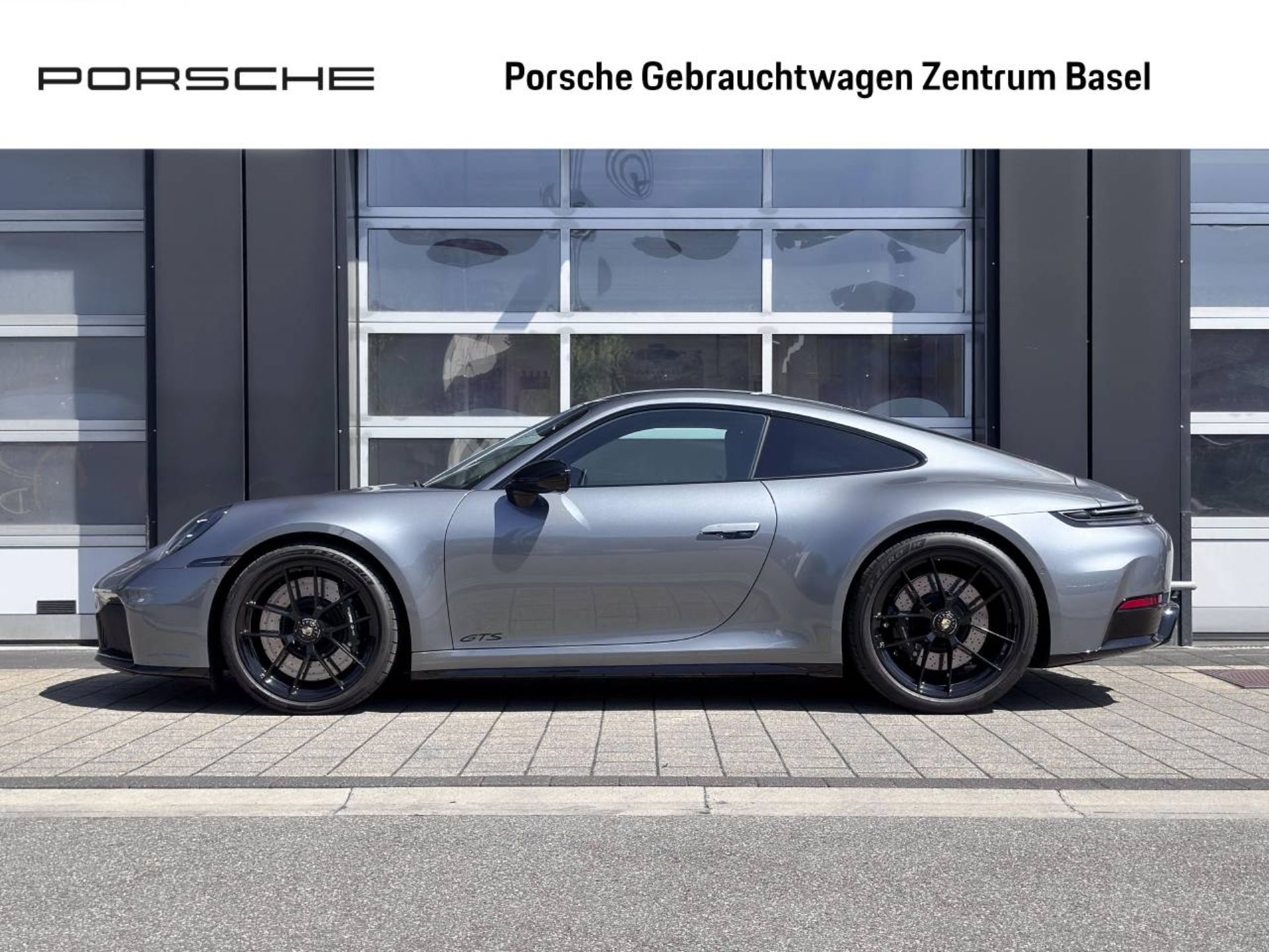PORSCHE 911 Carrera 4 GTS-showroom-element-1