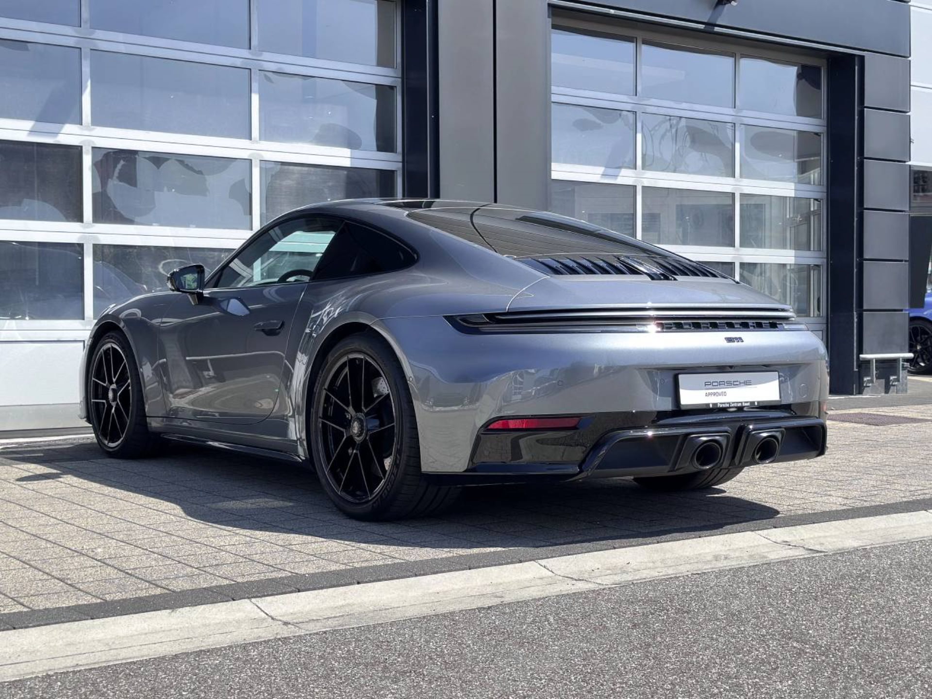 PORSCHE 911 Carrera 4 GTS-image-10