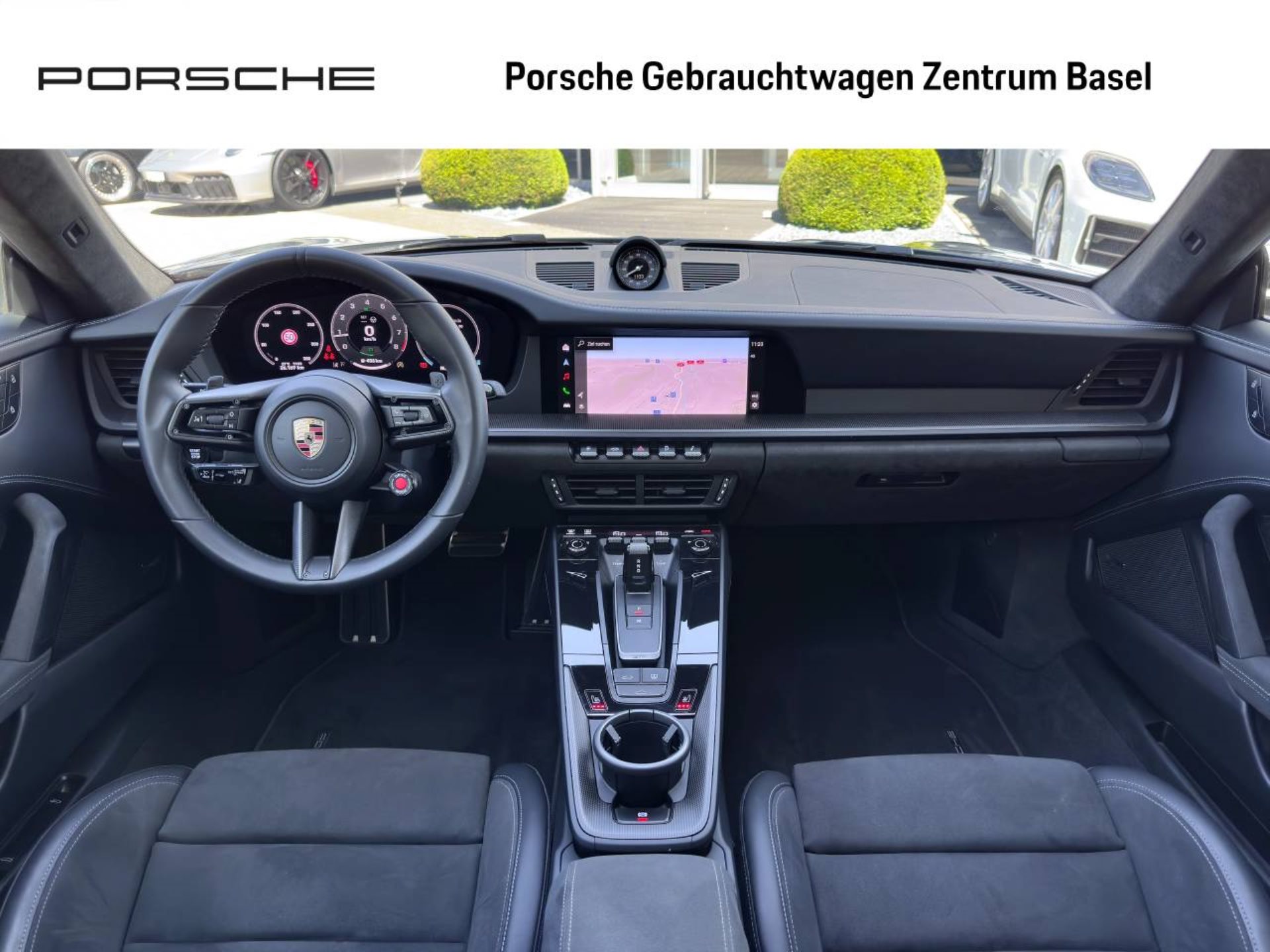 PORSCHE 911 Carrera 4 GTS-image-17