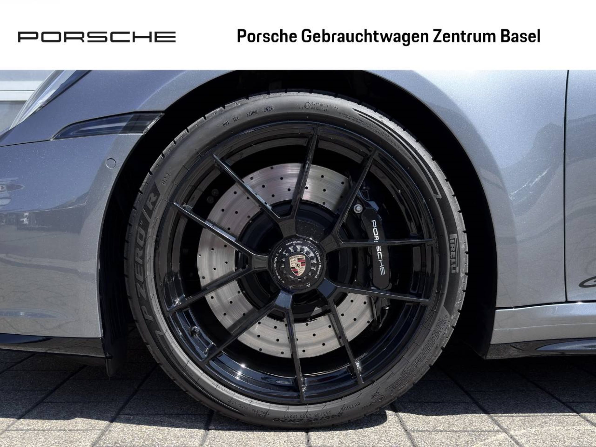 PORSCHE 911 Carrera 4 GTS-image-5