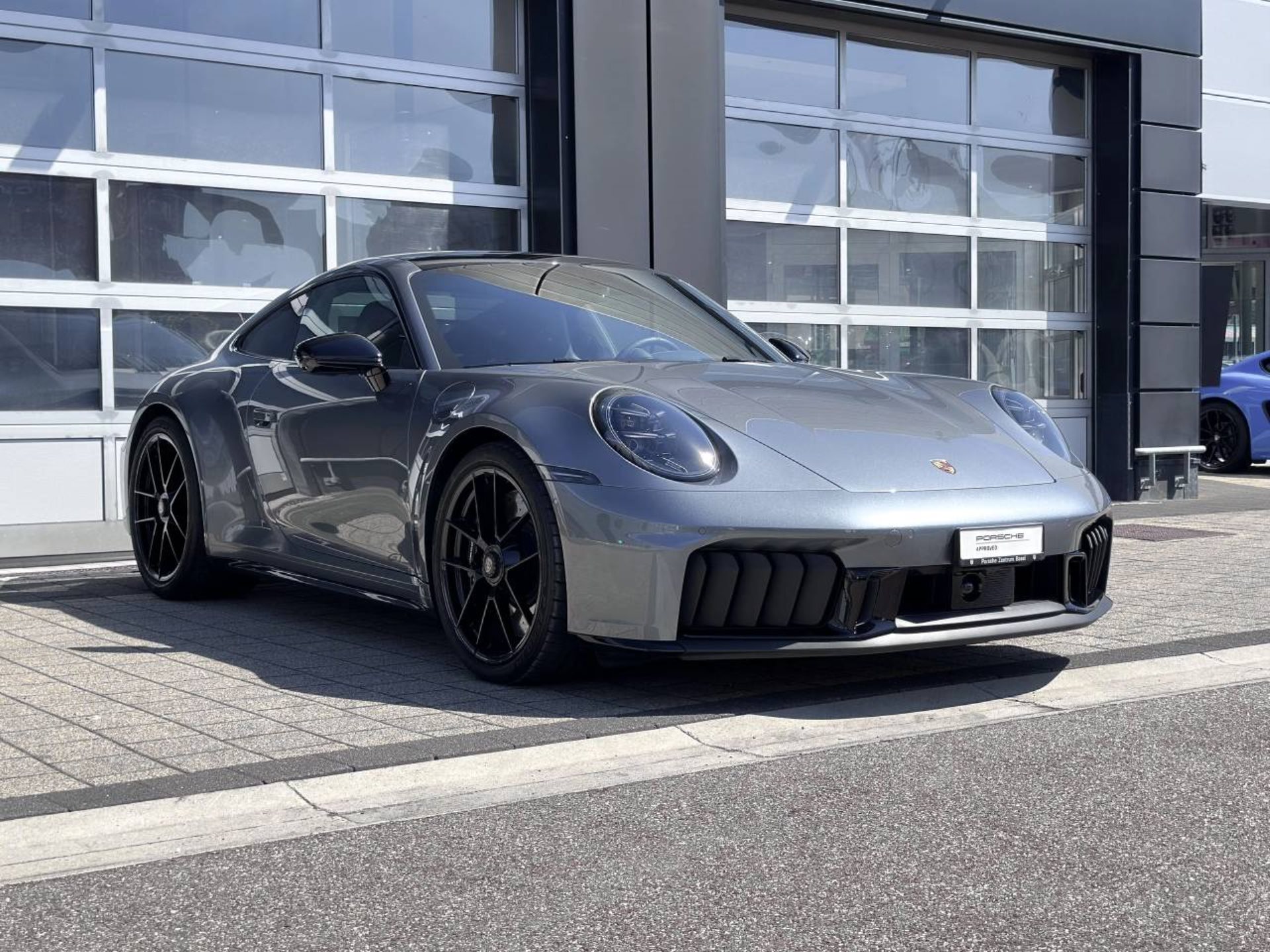 PORSCHE 911 Carrera 4 GTS-image-11