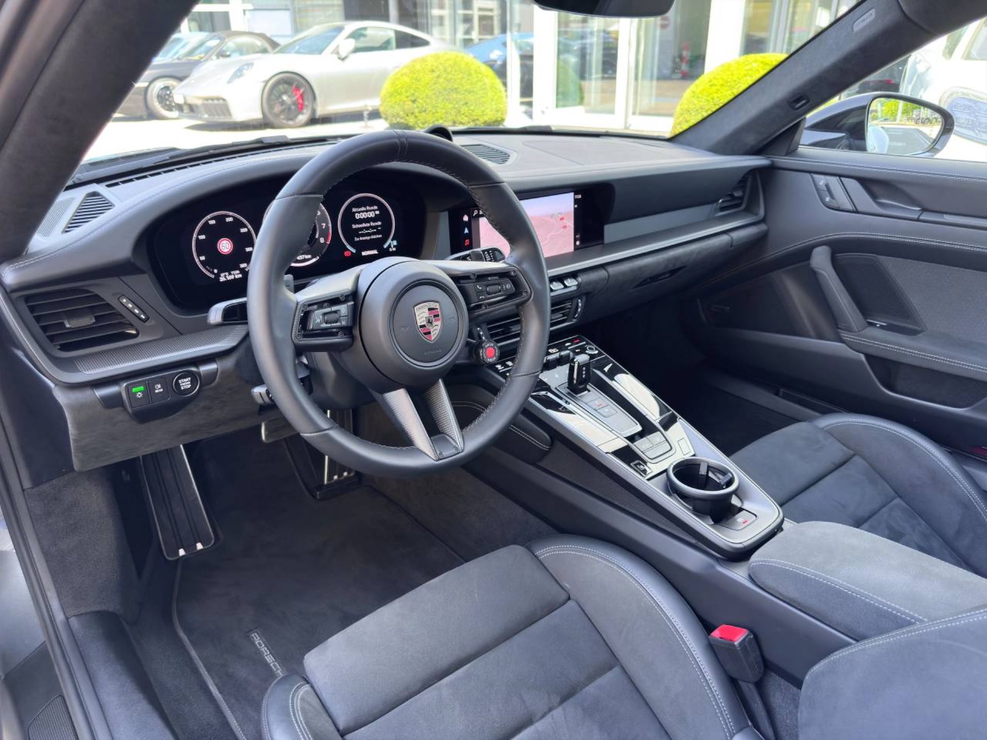 PORSCHE 911 Carrera 4 GTS-showroom-element-3