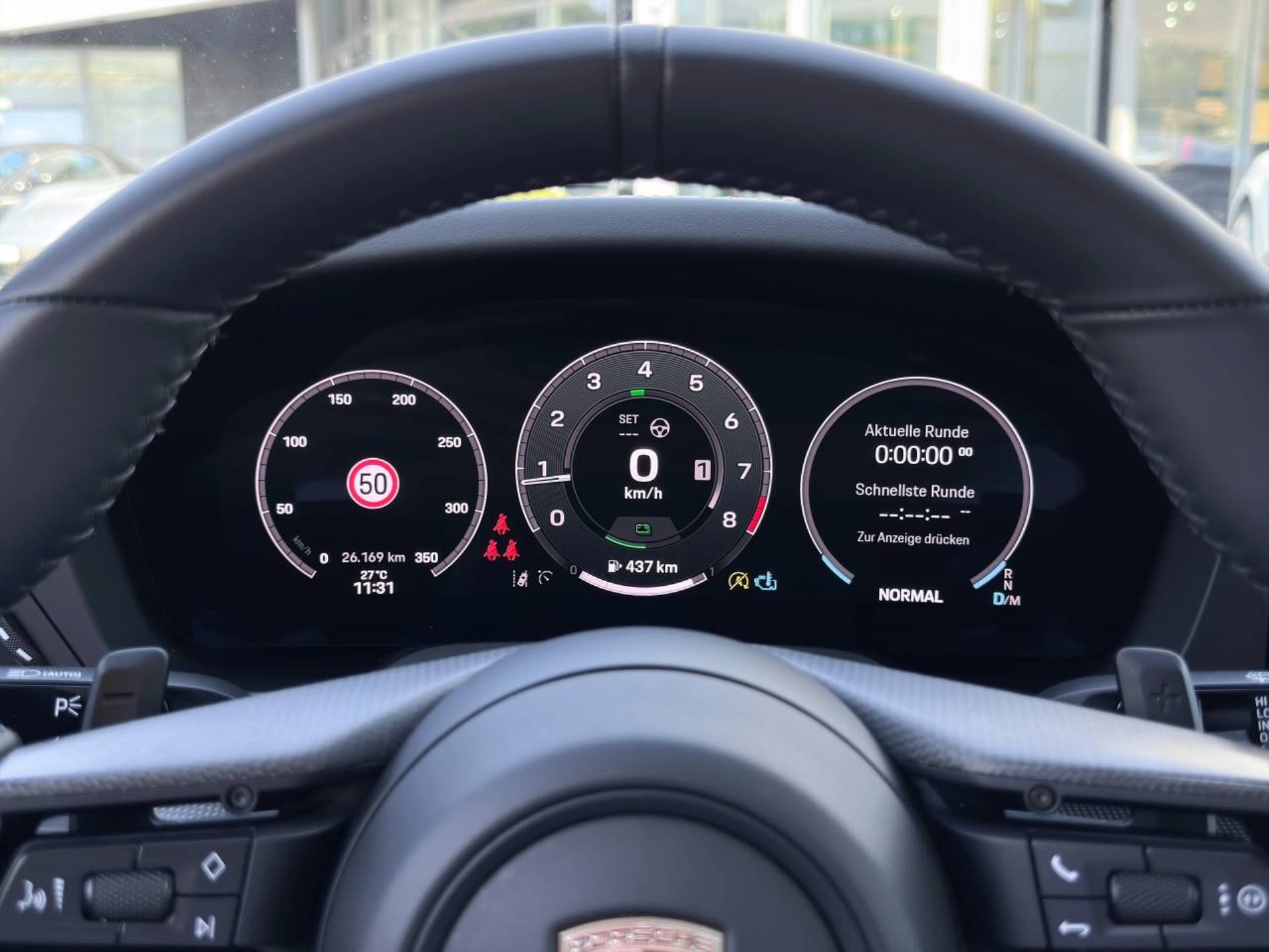 PORSCHE 911 Carrera 4 GTS-image-15