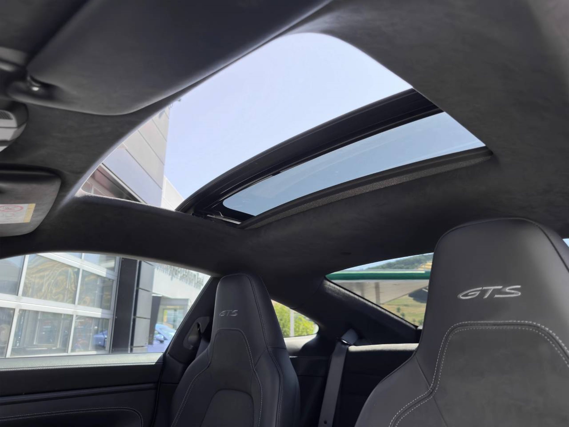 PORSCHE 911 Carrera 4 GTS-image-24