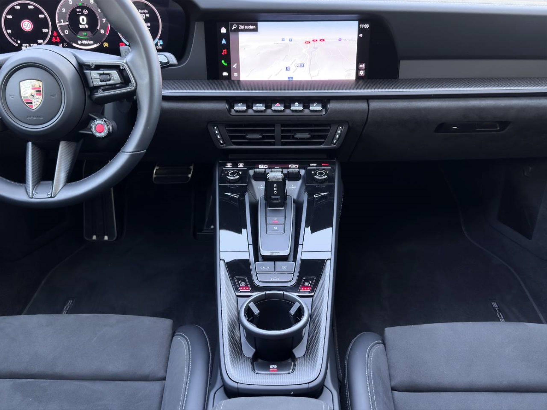 PORSCHE 911 Carrera 4 GTS-image-16