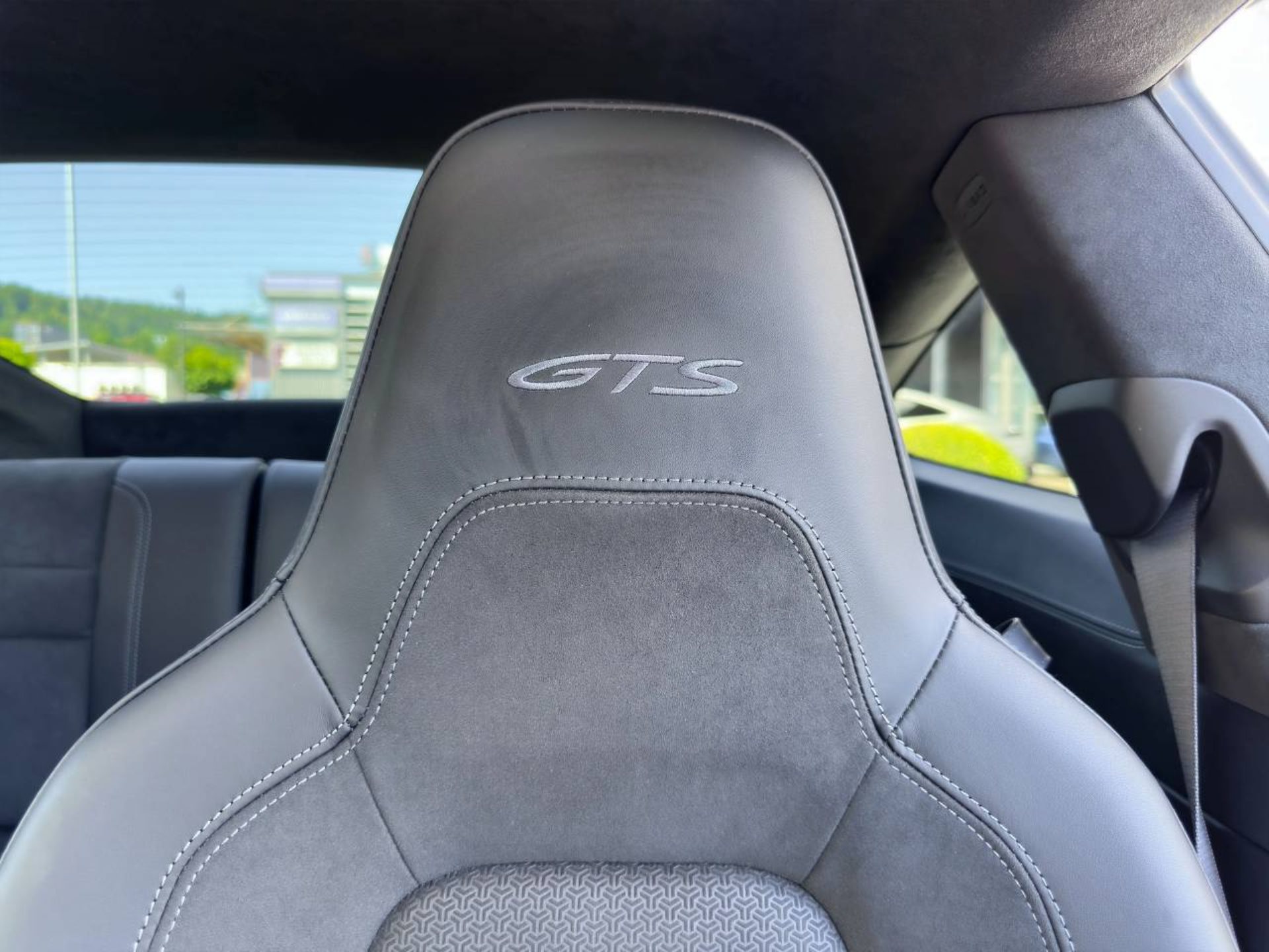 PORSCHE 911 Carrera 4 GTS-image-26