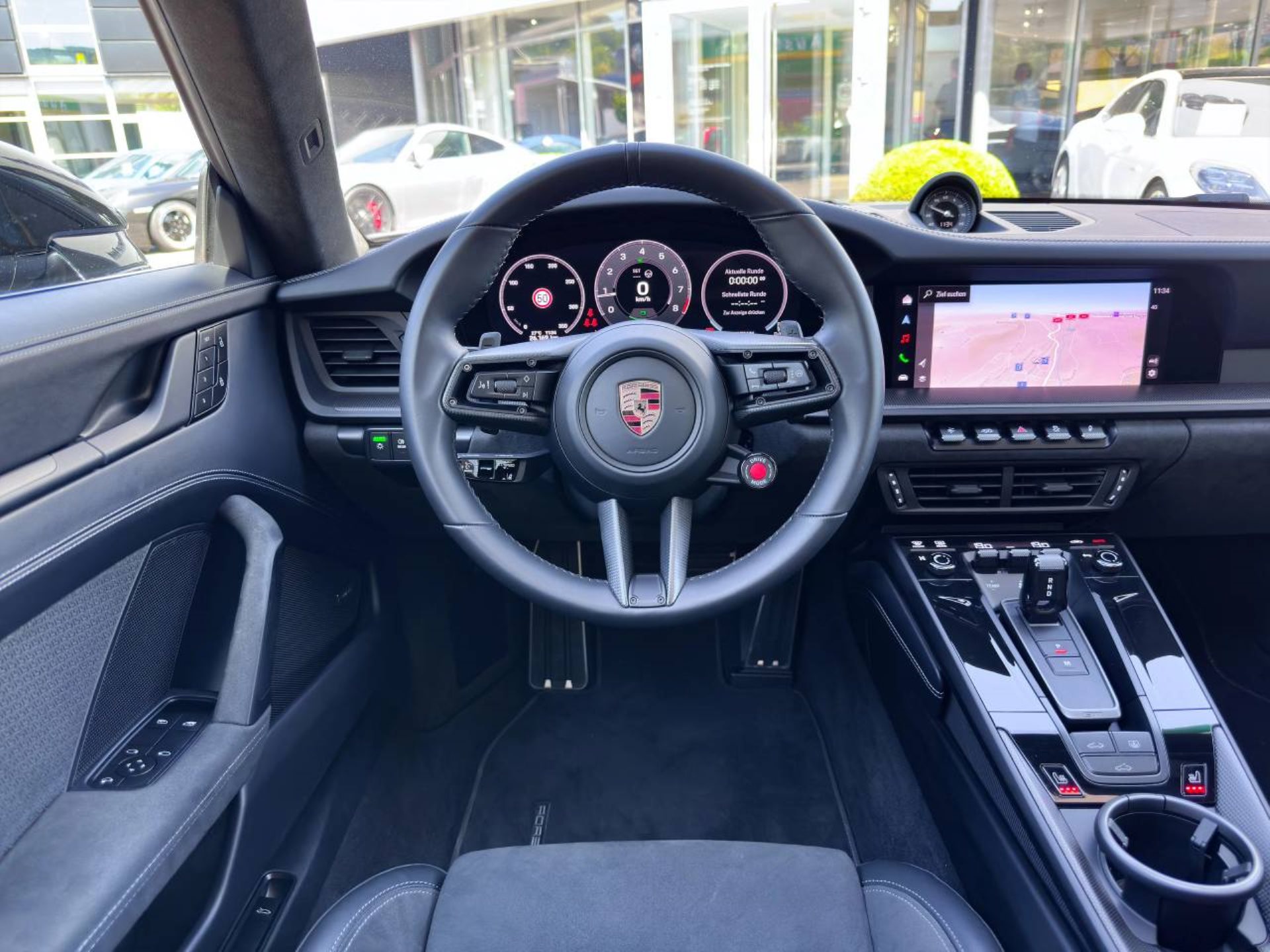 PORSCHE 911 Carrera 4 GTS-image-14