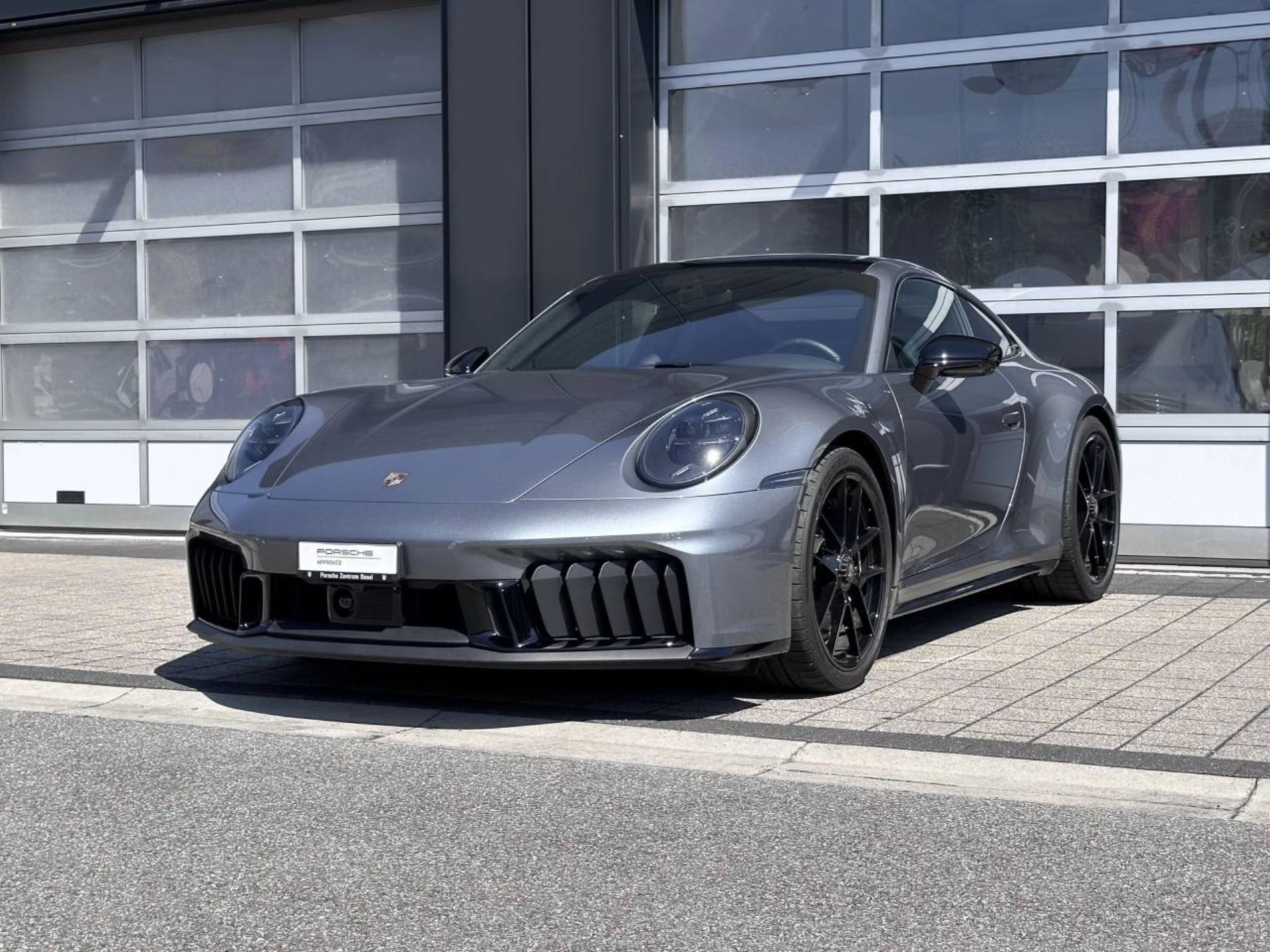 PORSCHE 911 Carrera 4 GTS-image-8