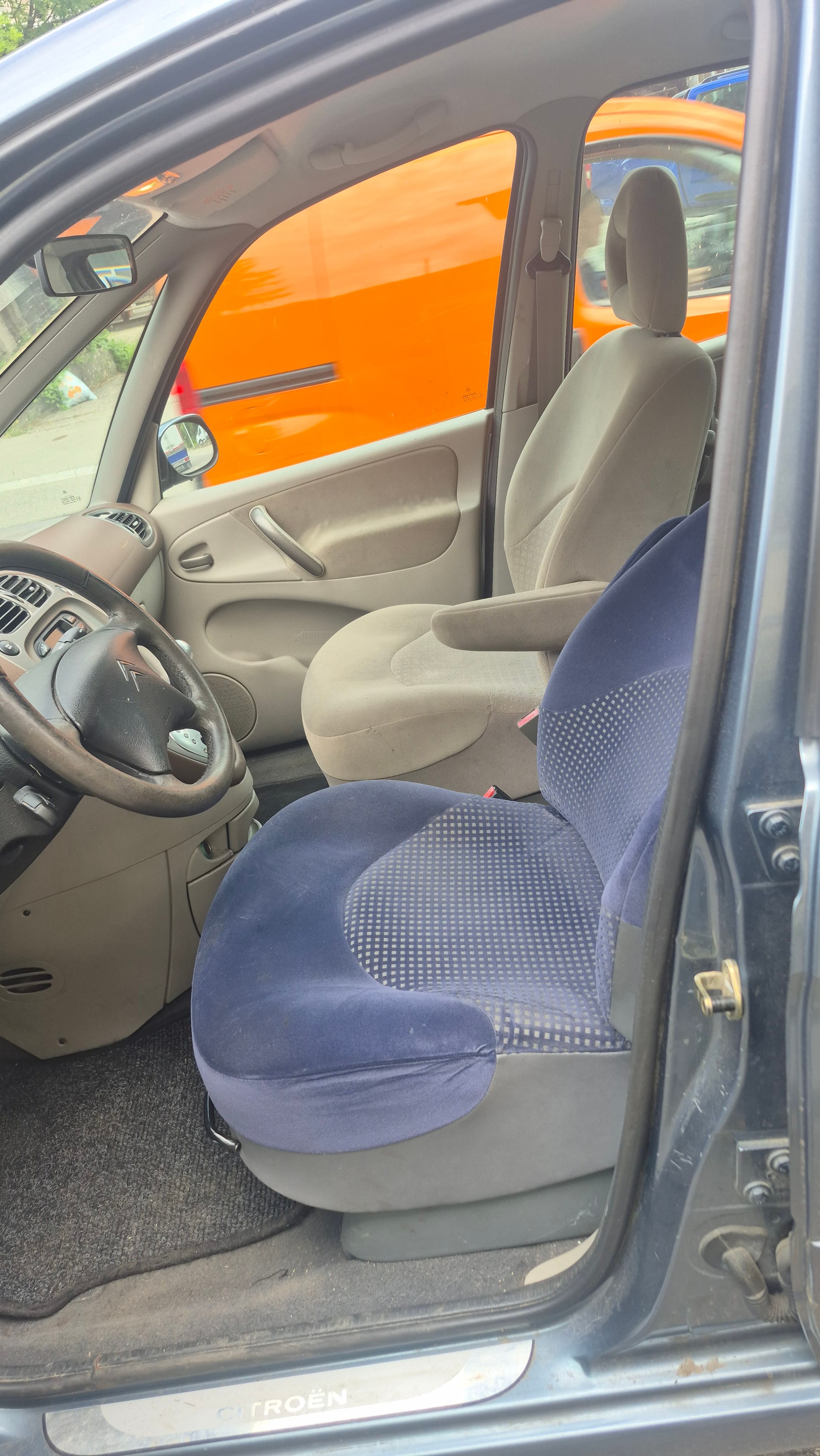 CITROEN Xsara Picasso 2.0i 16V Exclusive Automatic-image-8